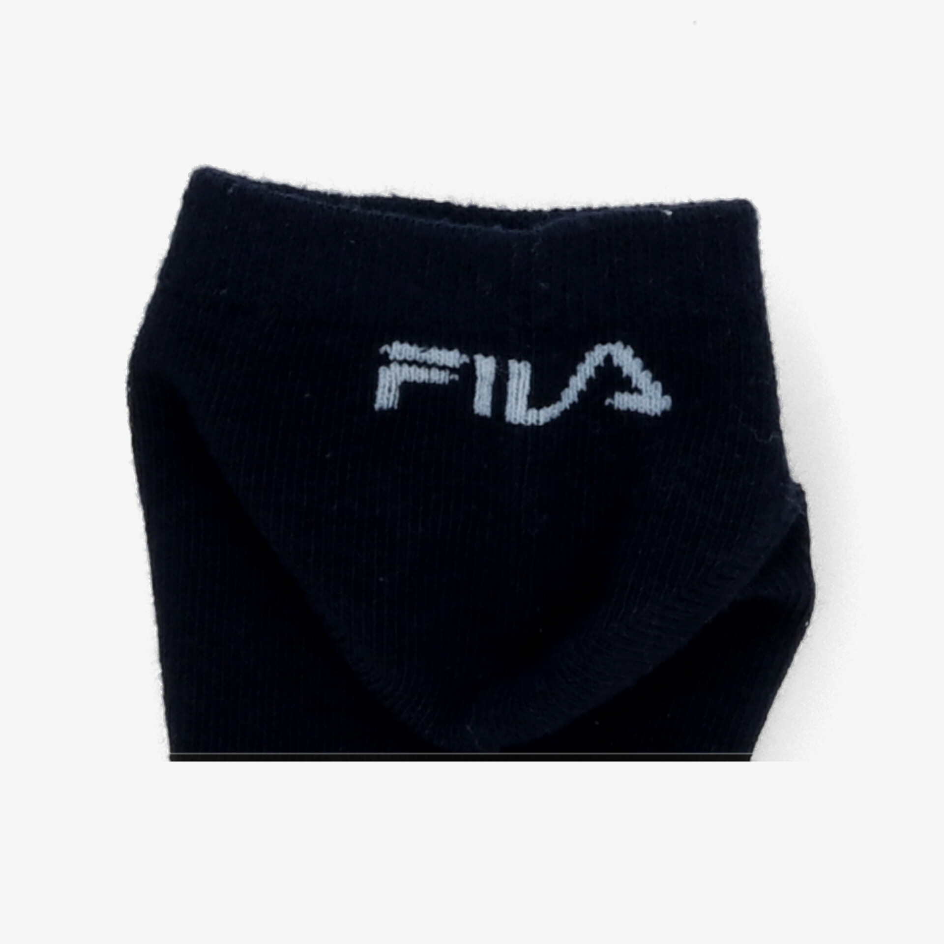 Schwarze FILA Socke mit klarem Logo in hochwertiger Verarbeitung, elastisch und komfortabel für sportlichen Gebrauch