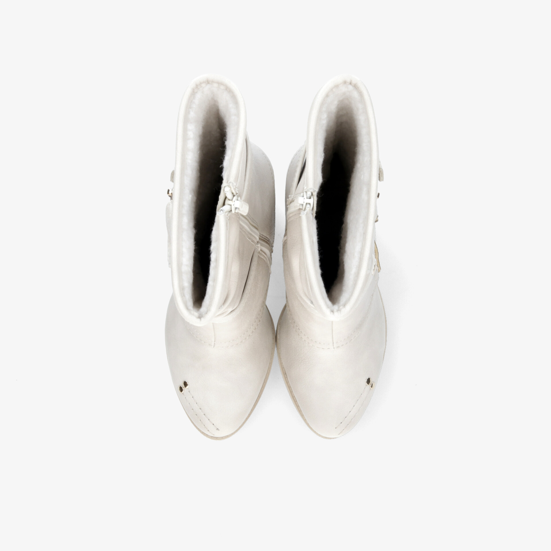 Weißes Stiefeletten-Paar mit moderner Form und glatter Oberfläche in klarer Draufsicht