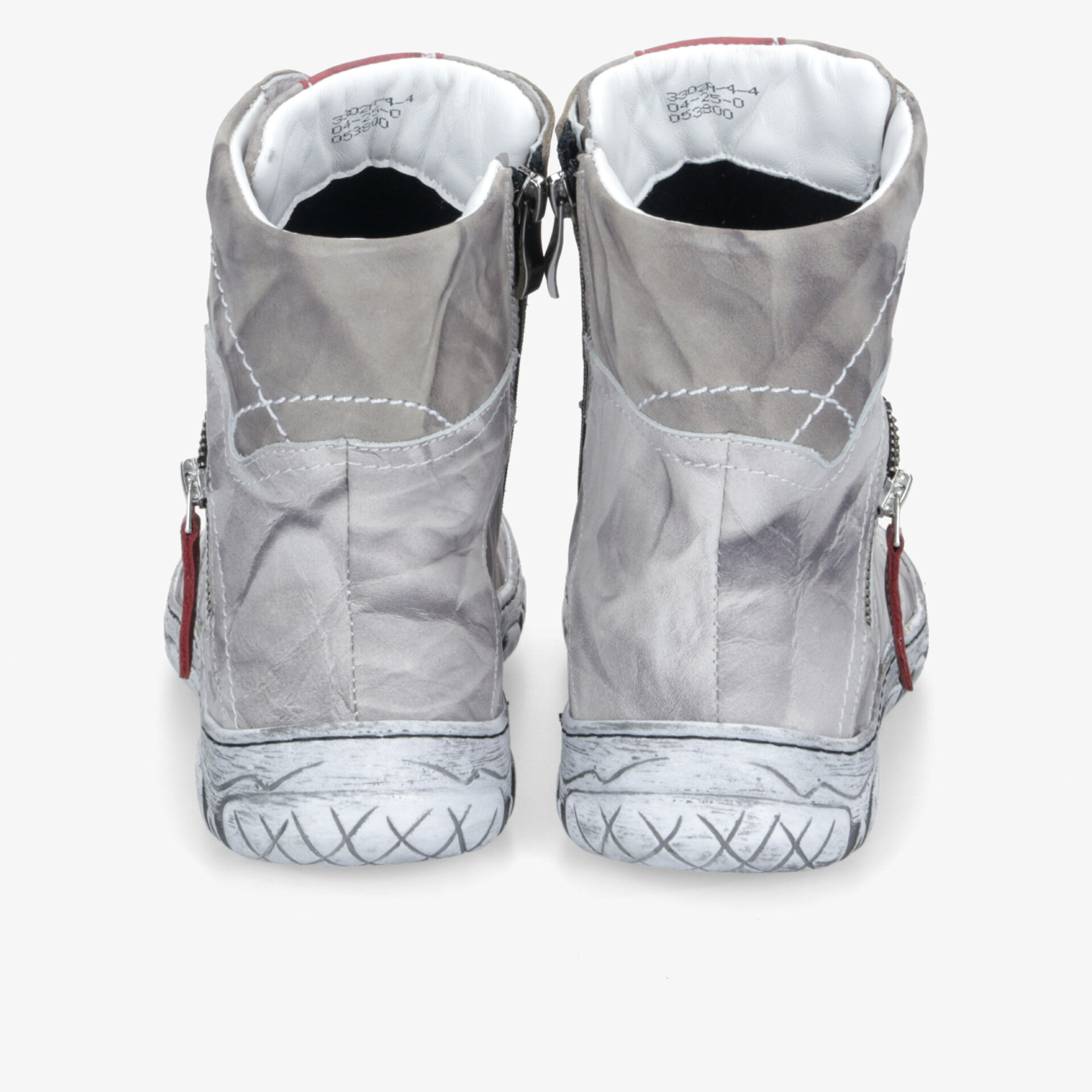 Hellgraue hohe Schuhe mit Reißverschluss hinten, gepolsterter Rand und robuster profilierter Sohle sichtbar