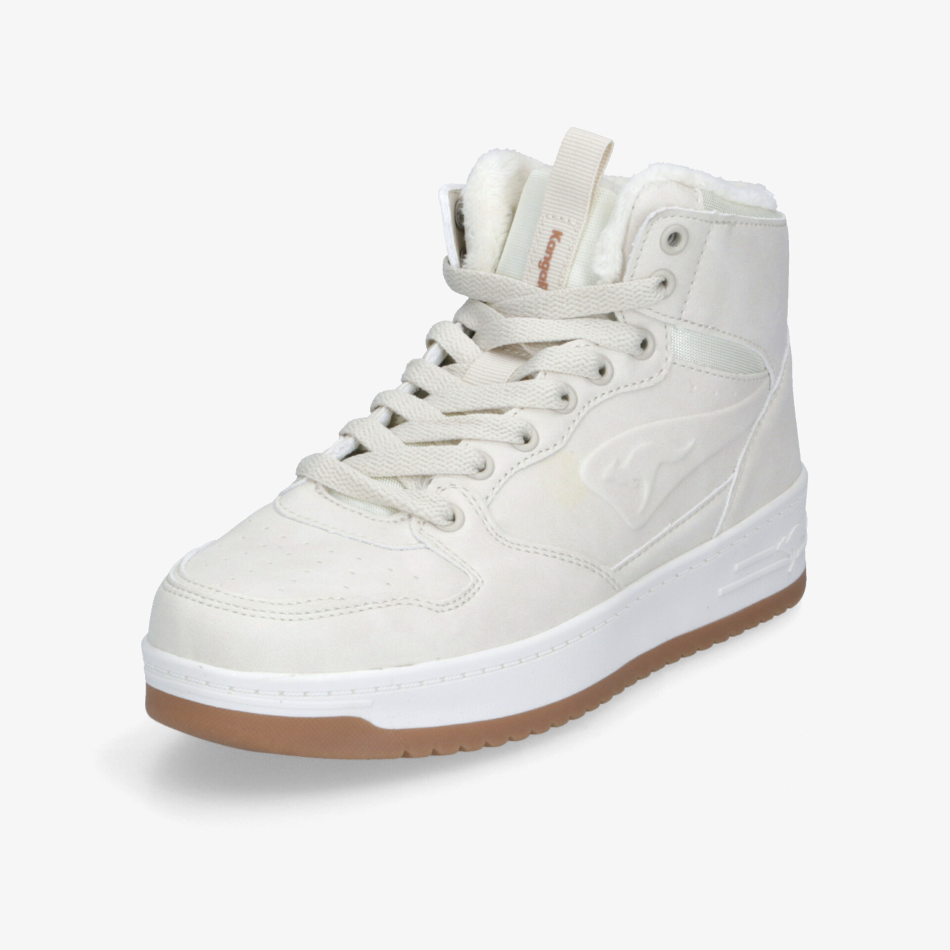 Weißer Sneaker mit hohem Schaft und robuster Gummisohle in stilvoller 3/4-Ansicht für vielseitigen Tragekomfort