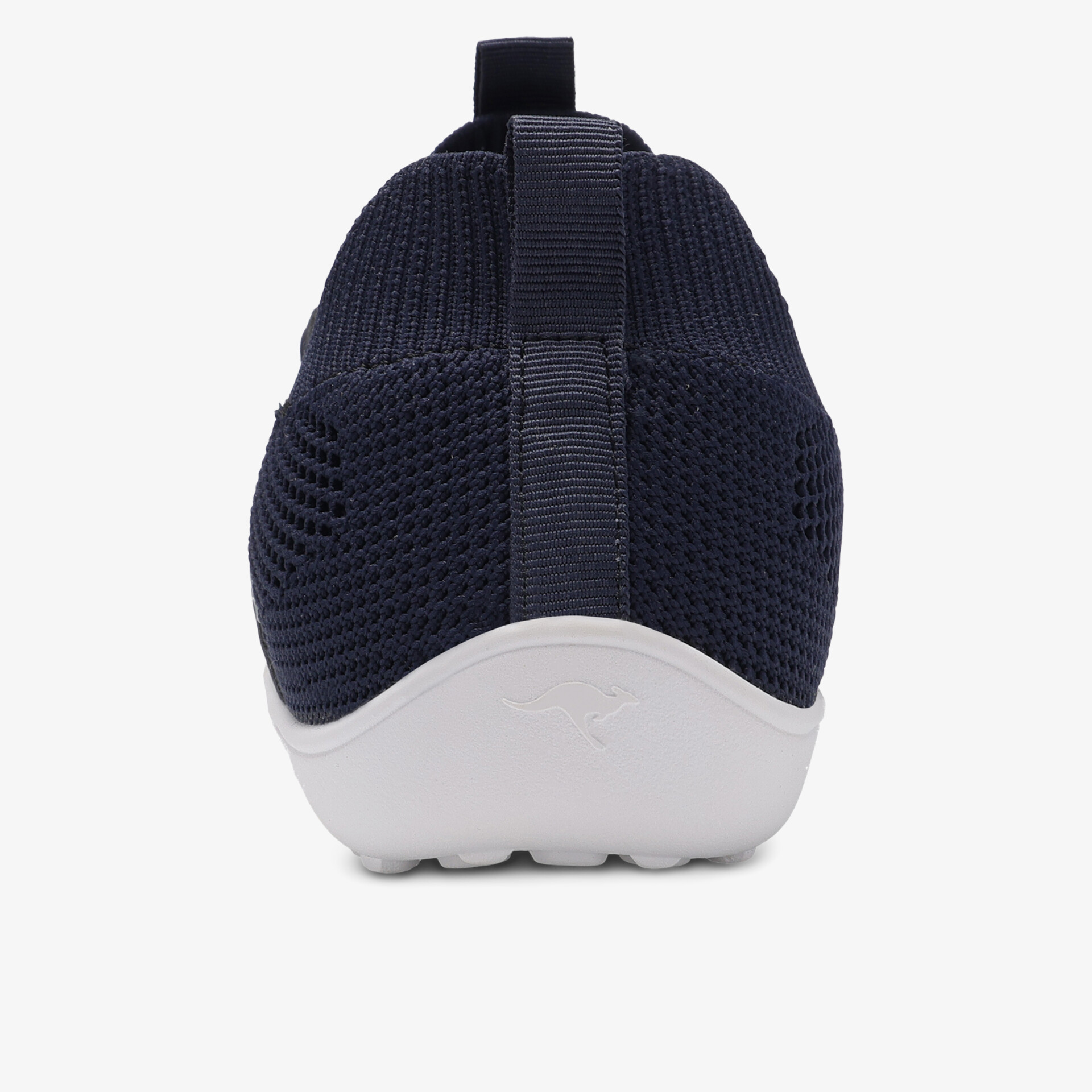 Rückansicht eines atmungsaktiven Schuhs mit anatomisch geformter Ferse und rutschfester Laufsohle