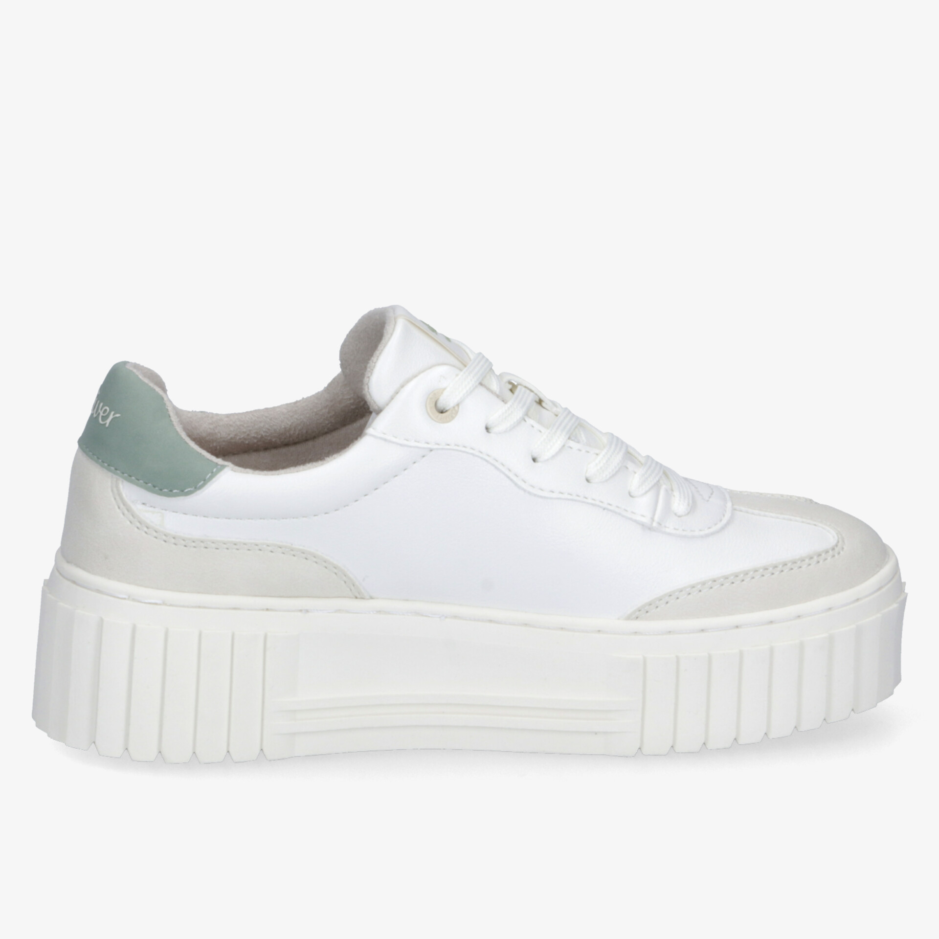 Moderner weißer Sneaker mit dicker Sohle und sportlichem Design für hohen Tragekomfort