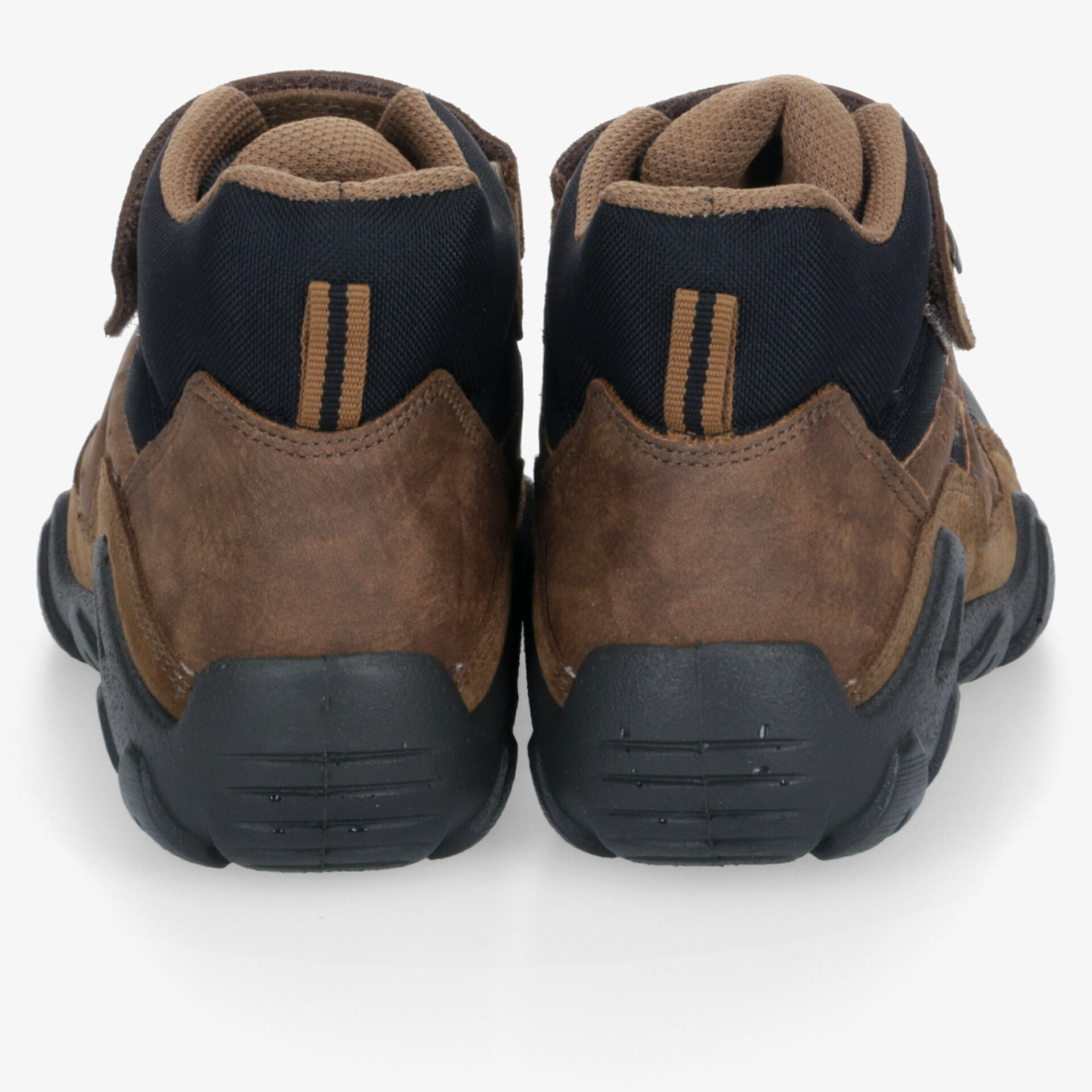 Robuste und bequeme Schuhe mit gepolstertem Knöchelbereich und rutschfester Sohle in brauner und schwarzer Farbe