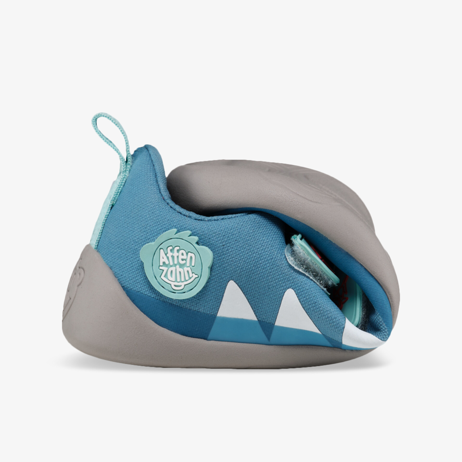 Flexibler und weicher Kinderschuh in Blau und Grau, der sich ideal an den Fuß anpasst und Komfort bietet