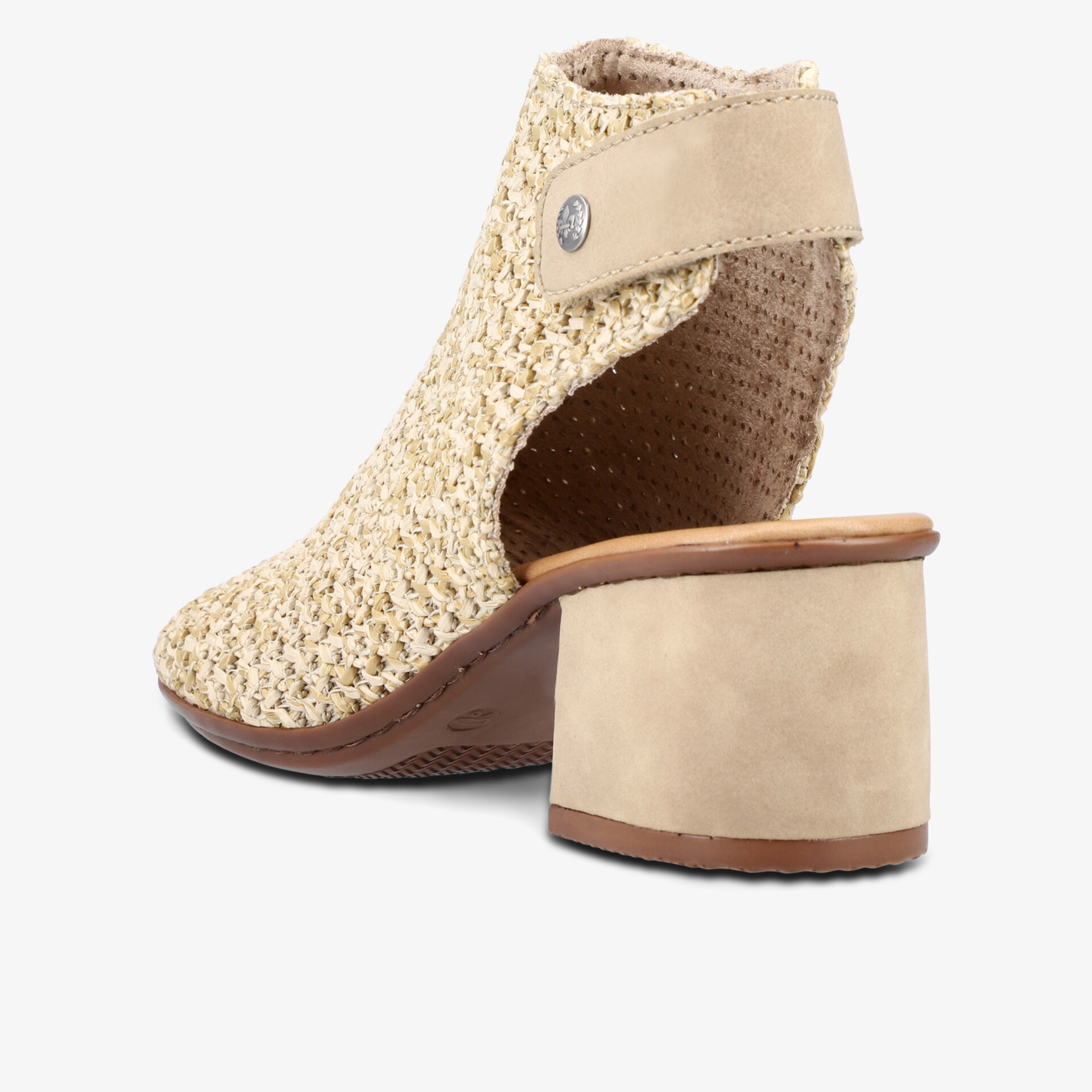 Beige geflochtene Sandale mit bequemem Blockabsatz und offenem Design für modischen Sommerlook