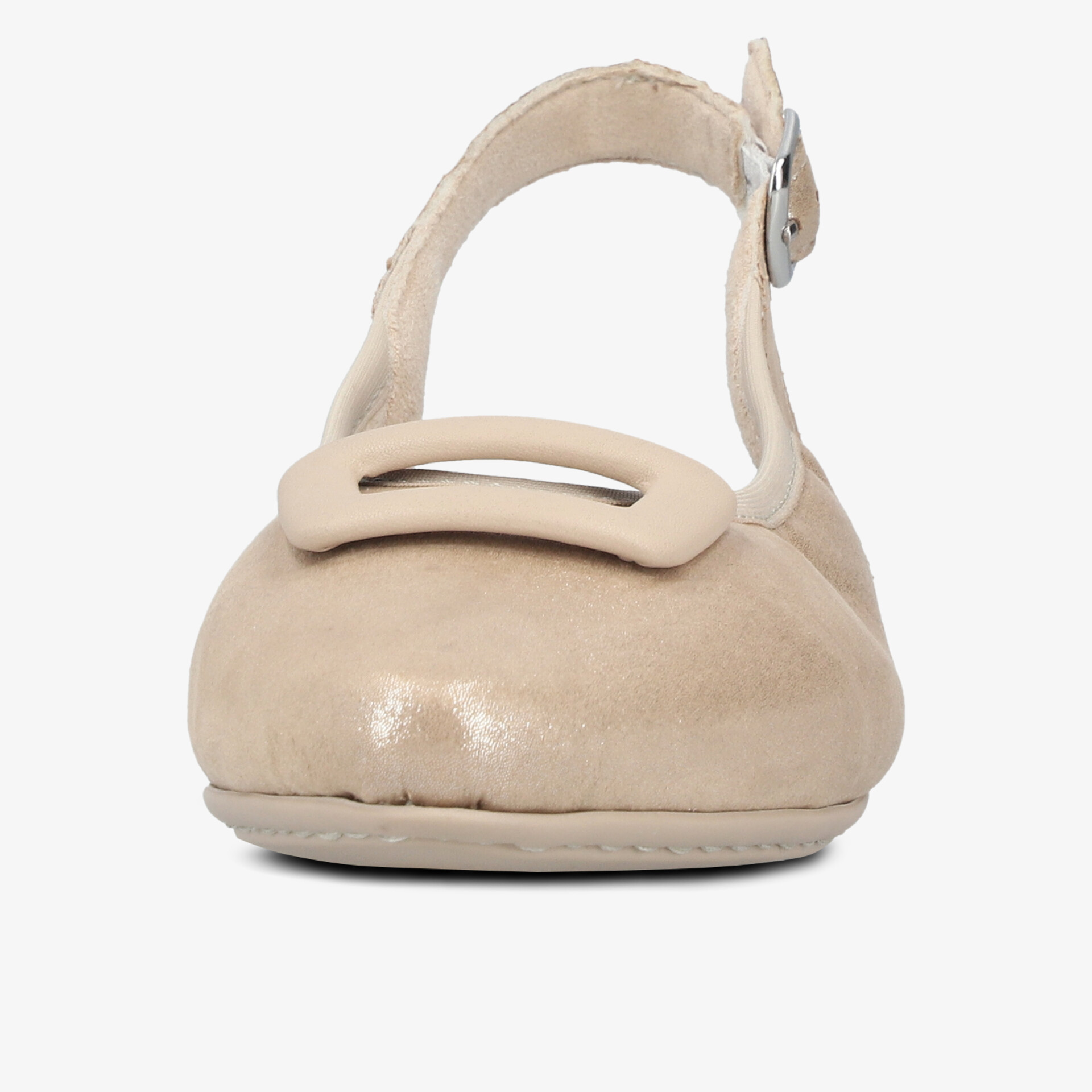 Bequemer Schuh mit verstellbarem Riemen und glattem Material in heller Farbe von vorne