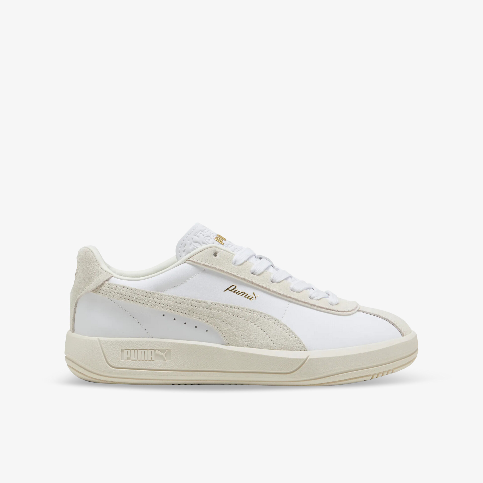 Leichter weißer Sneaker mit seitlicher Ansicht, modernem Design und komfortabler Passform für vielseitigen Einsatz