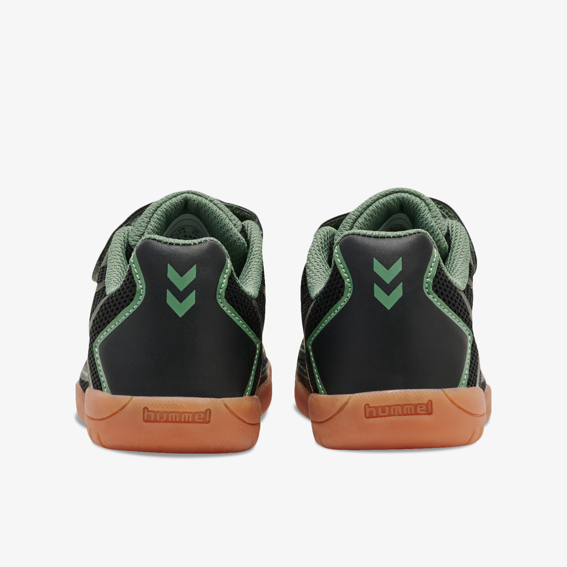 Sportlicher Sneaker mit robustem Design und rutschfester Sohle in Grün-Schwarz.