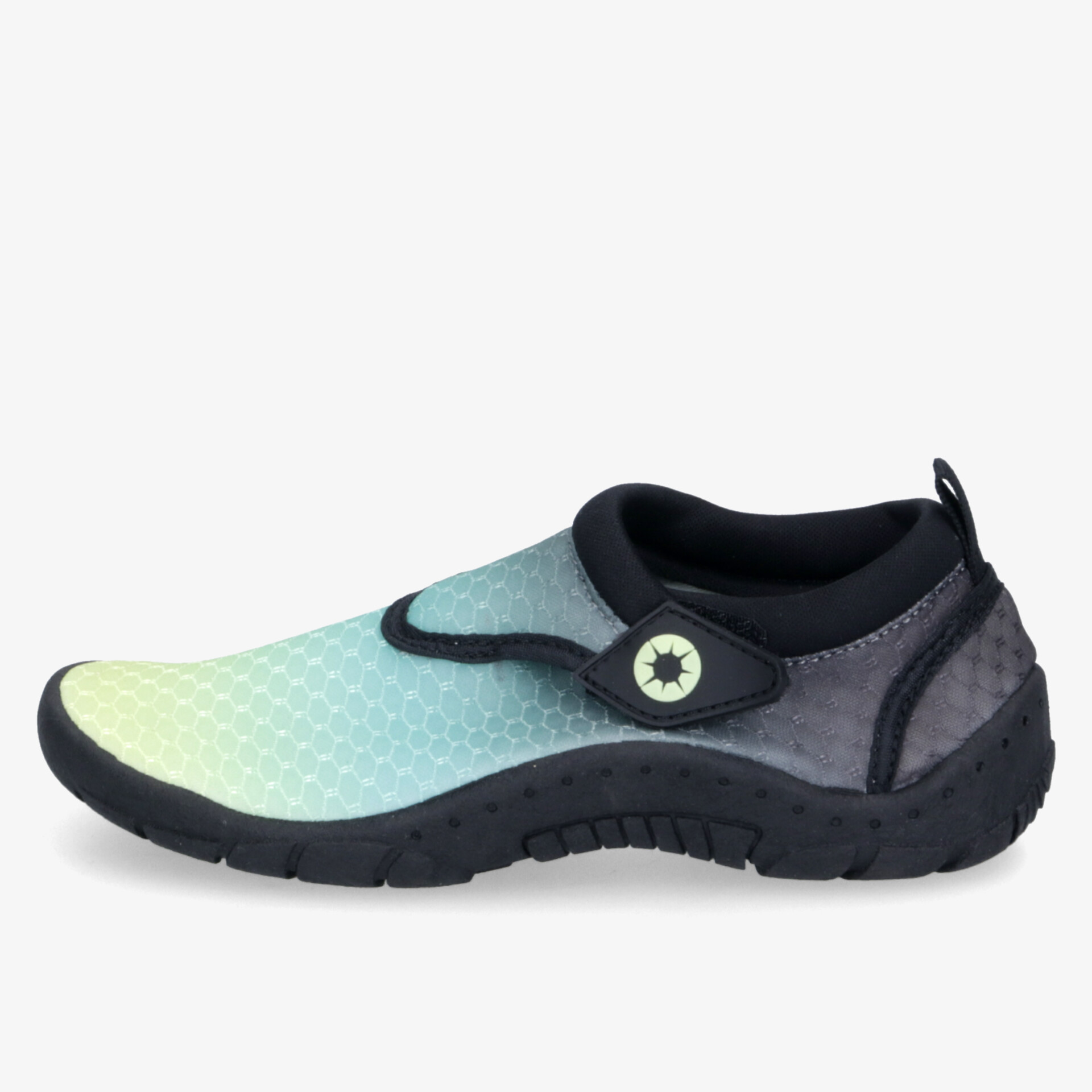 Bequemer Aqua-Schuh mit rutschfester Sohle und atmungsaktivem Design, ideal für Wasseraktivitäten.