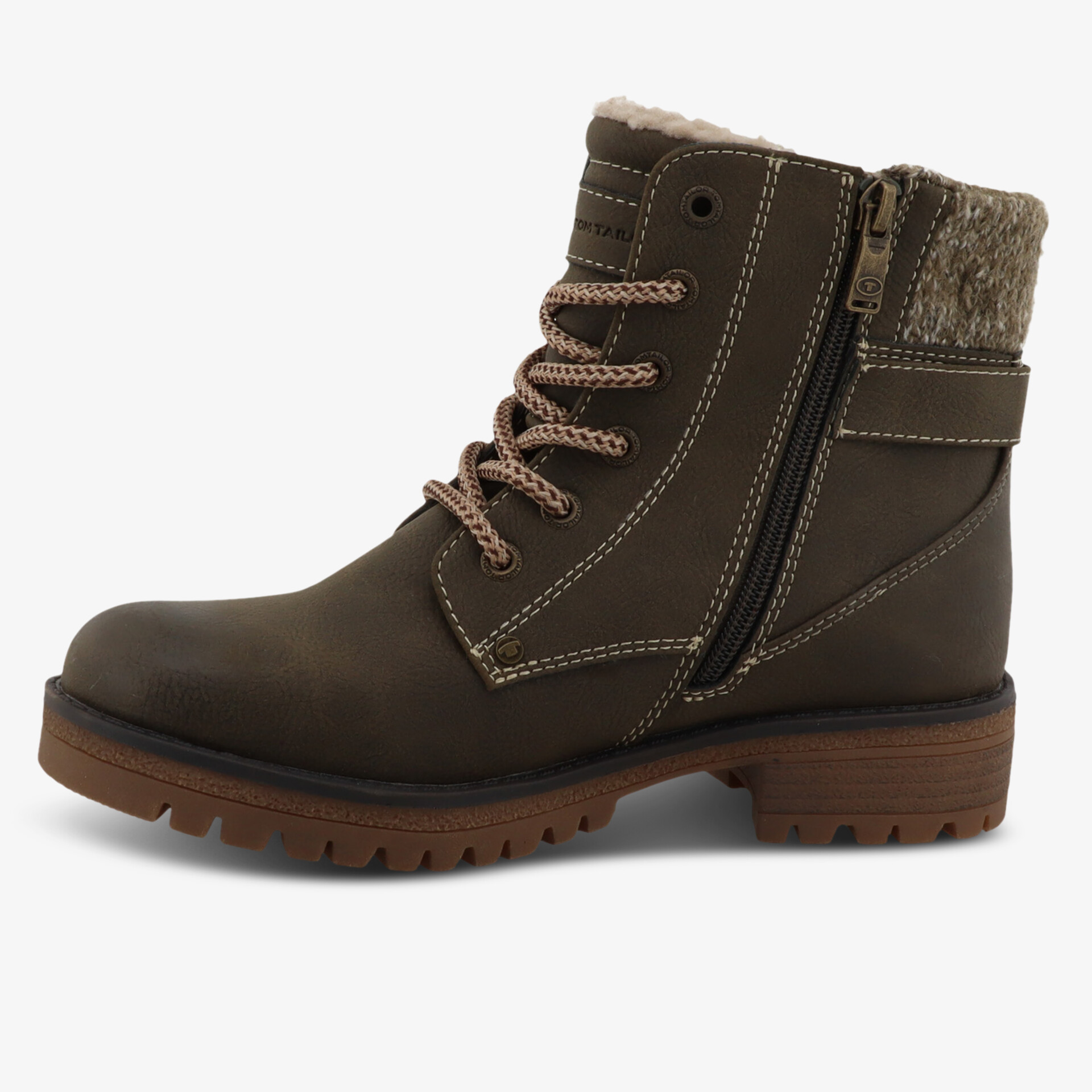 Robuster Winterstiefel mit warmem Futter, seitlichem Reißverschluss und profilierter Sohle für optimalen Halt