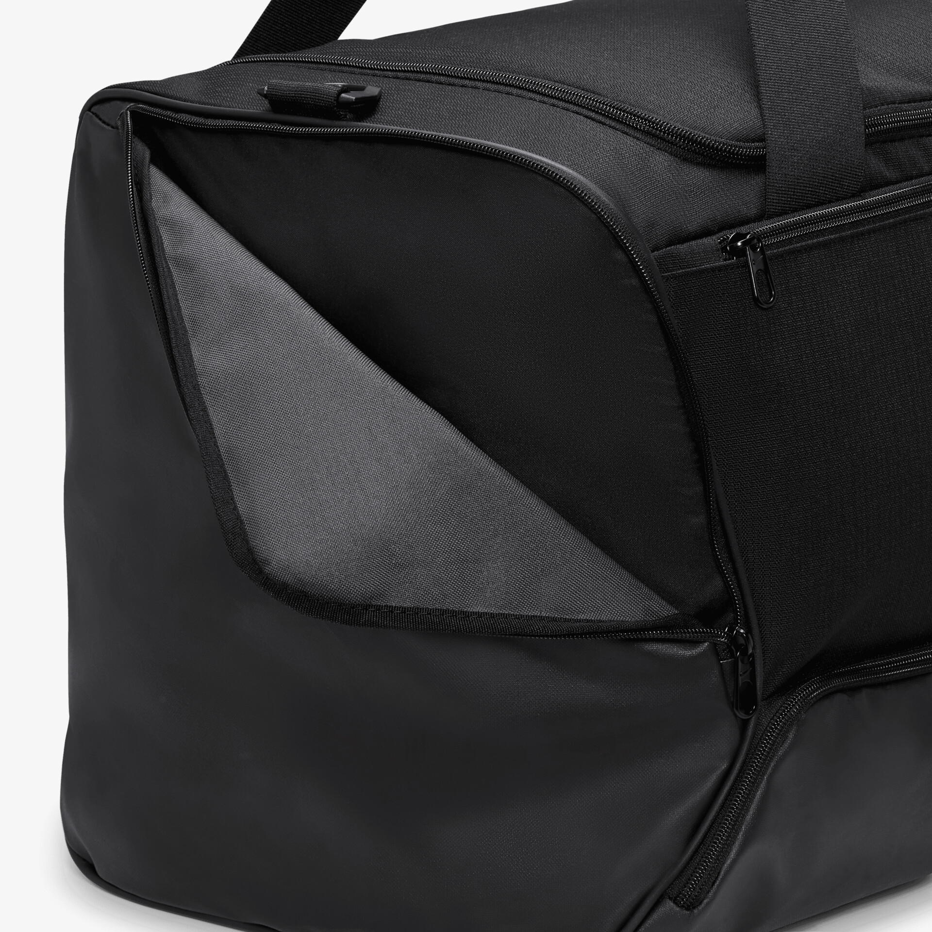 Schwarze Sporttasche mit robusten Nähten, ideal für Fitness und Reisen. Geräumiges Design mit stilvollen Reißverschlüssen.