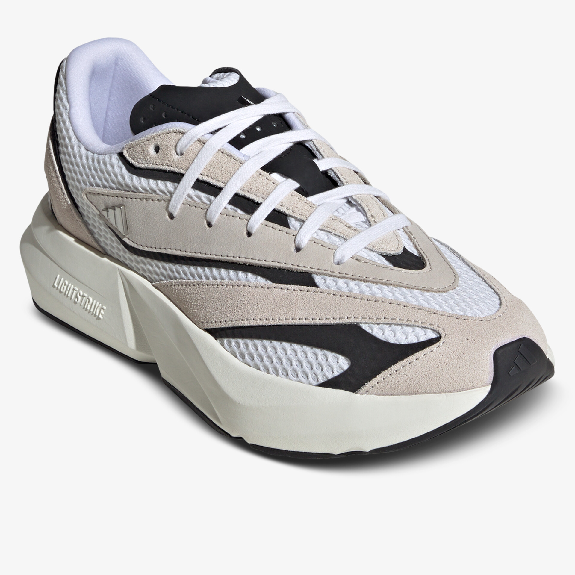 Stylischer moderner Sneaker mit atmungsaktivem Mesh und komfortabler Sohle in trendigem Design