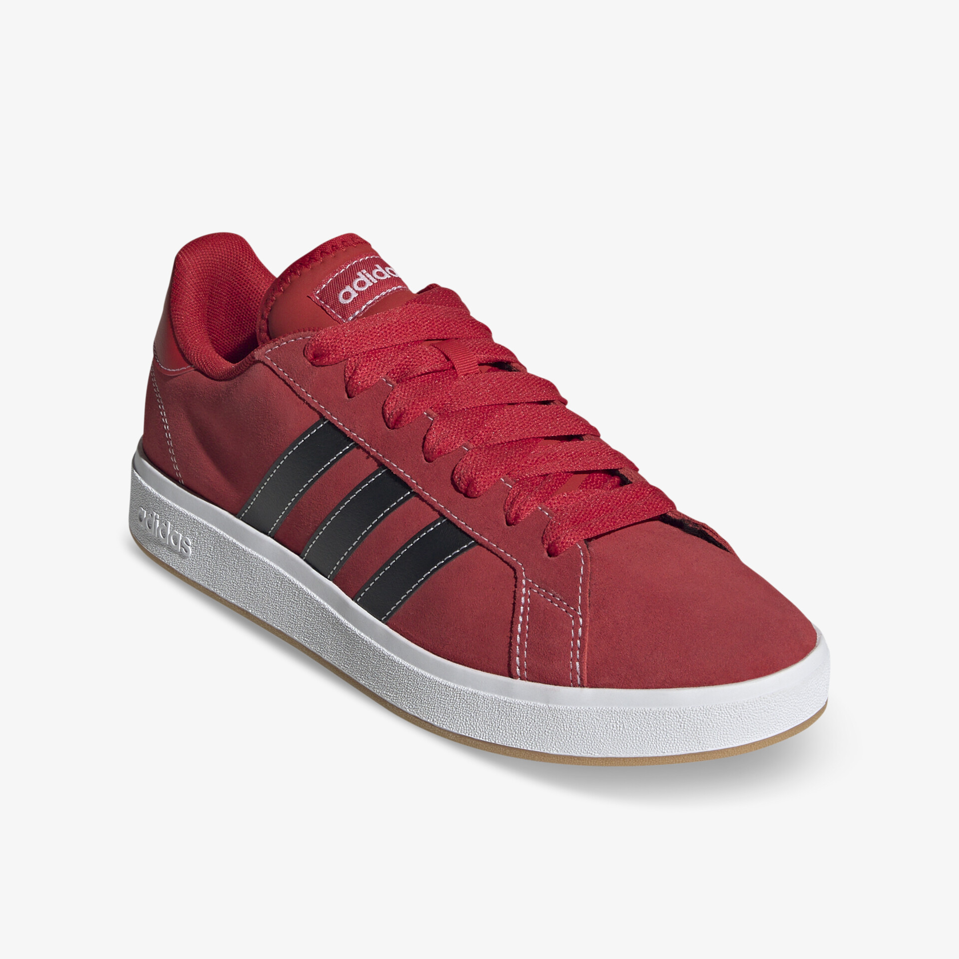 Roter Sneaker mit schwarzen Streifen, bequeme Passform und rutschfester weißer Sohle, modisches und sportliches Design
