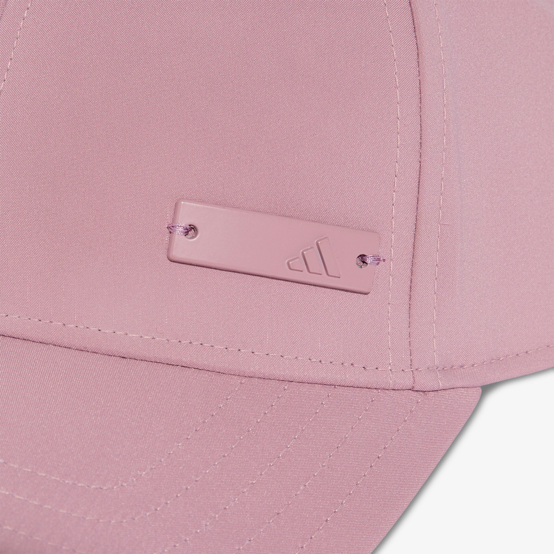 Rosa Baseballcap mit verstellbarem Riemen und feiner Struktur, modisch und leicht für sommerlichen Look