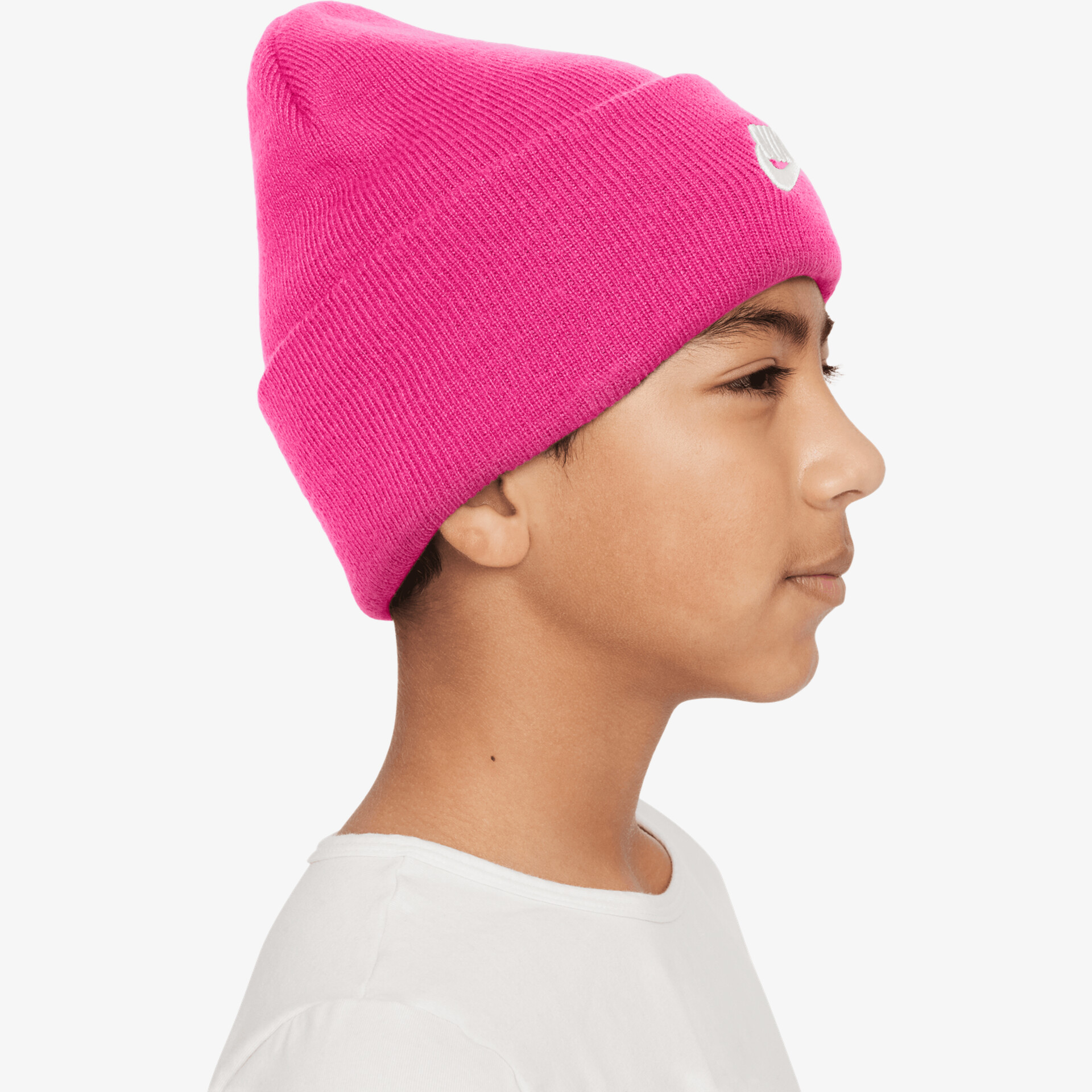 Seitliche Ansicht einer leuchtend pinkfarbenen Strickmütze auf Kopf mit klarem Profil