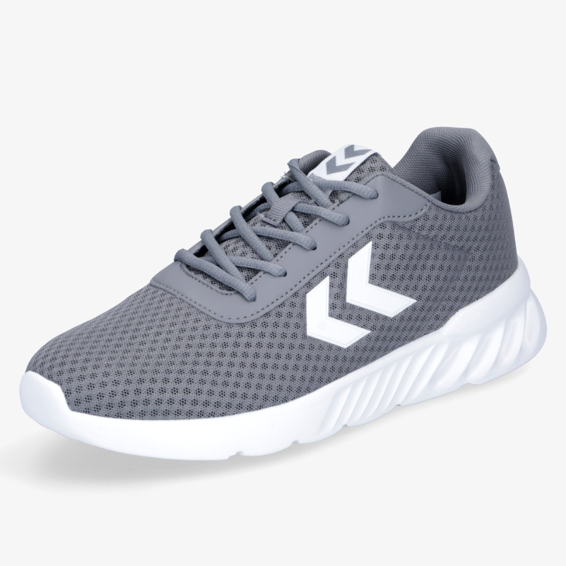 Moderner grauer Sneaker mit atmungsaktivem Material und flexibler, rutschfester Sohle für optimalen Tragekomfort