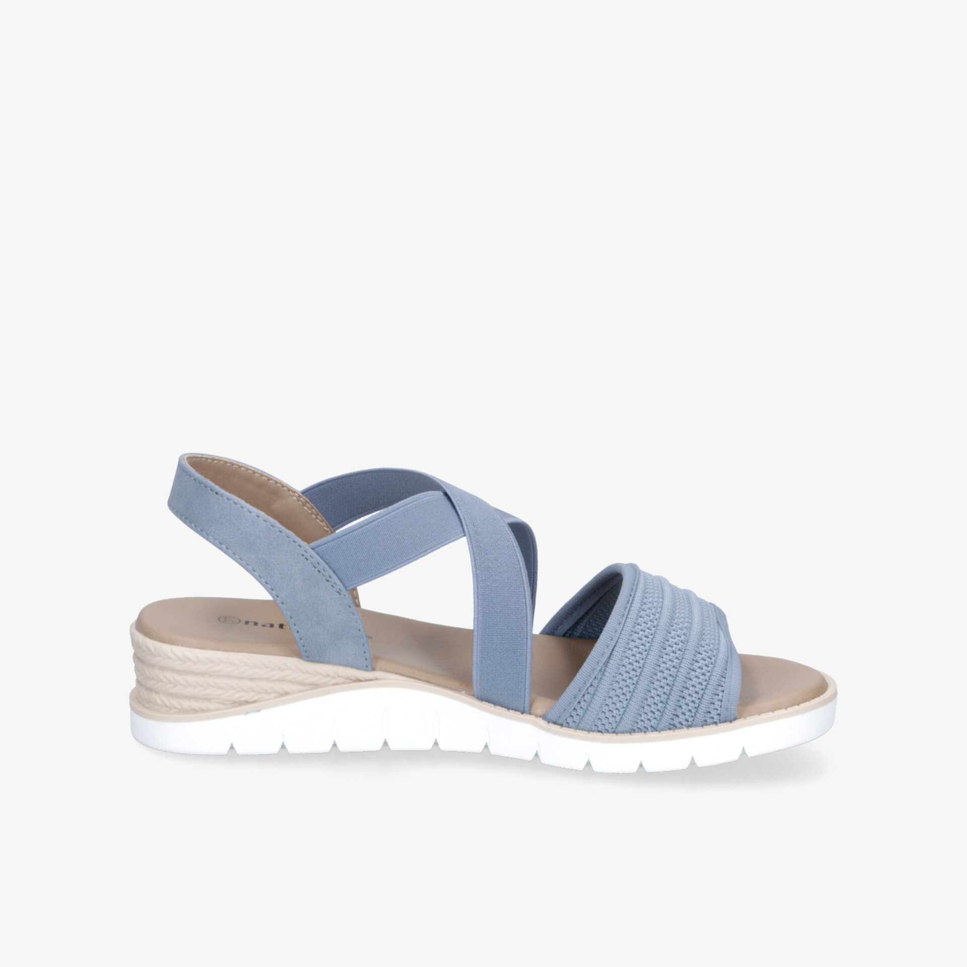 Leichte blaue Sandale mit elastischen Bändern und rutschfester, profilierter Sohle in seitlicher Ansicht