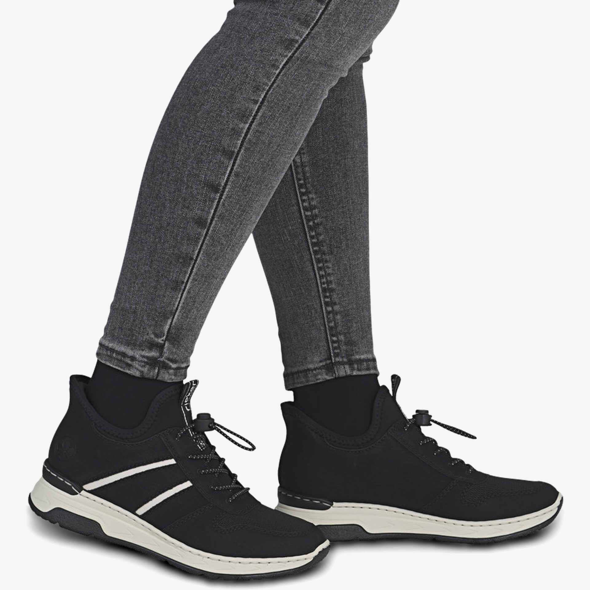 Leichter sportlicher Laufschuh mit atmungsaktivem Material und flexibler, rutschfester Sohle