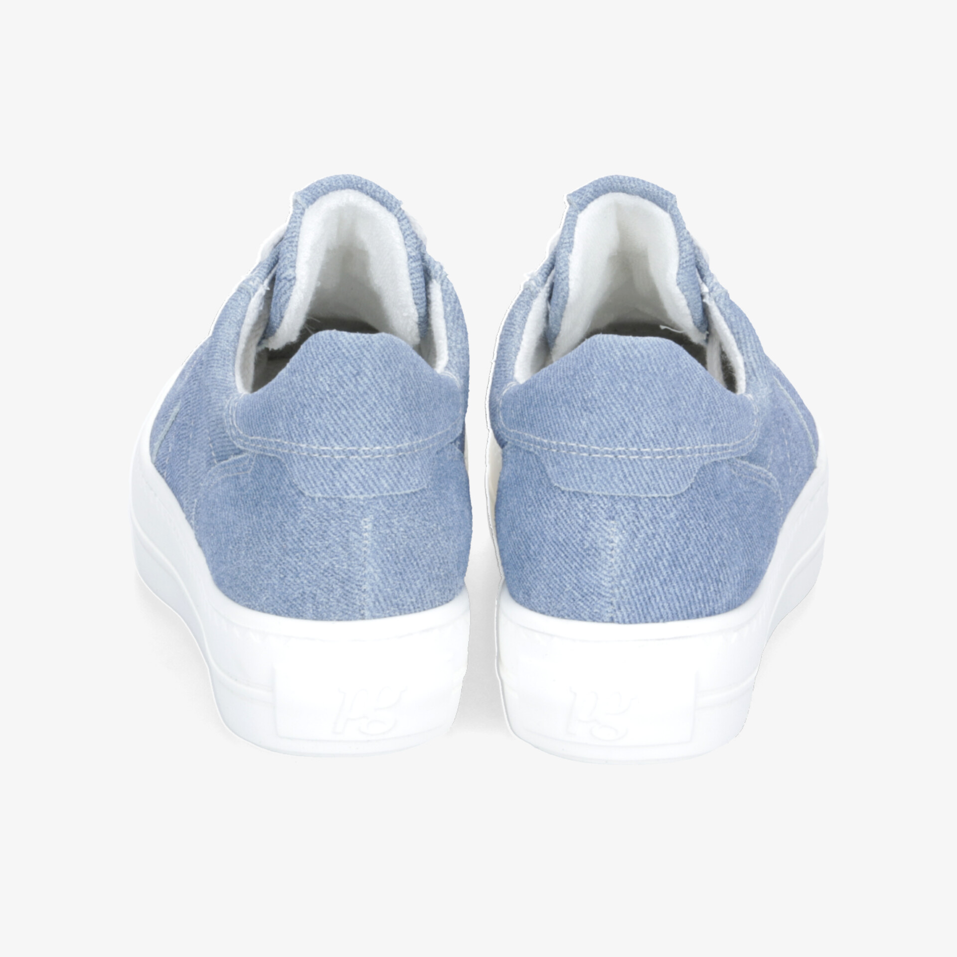 Stylische blaue Sneakers mit weißer Sohle, ideal für komfortablen Alltagslook.