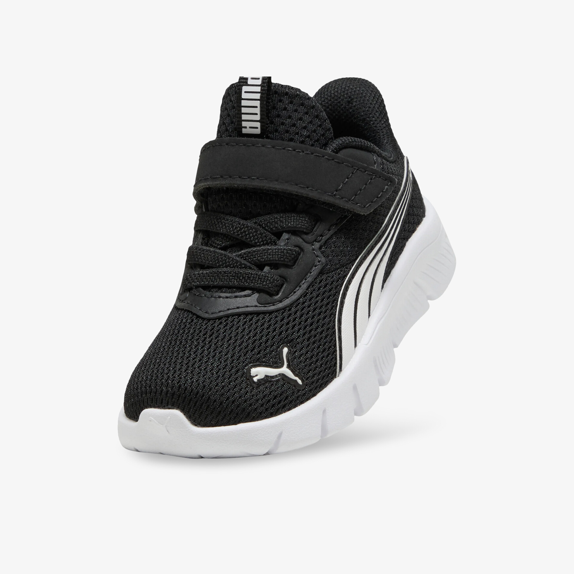 Schwarzer Sneaker mit weißer Sohle, atmungsaktives Material, rutschfeste Sohle, komfortable Passform