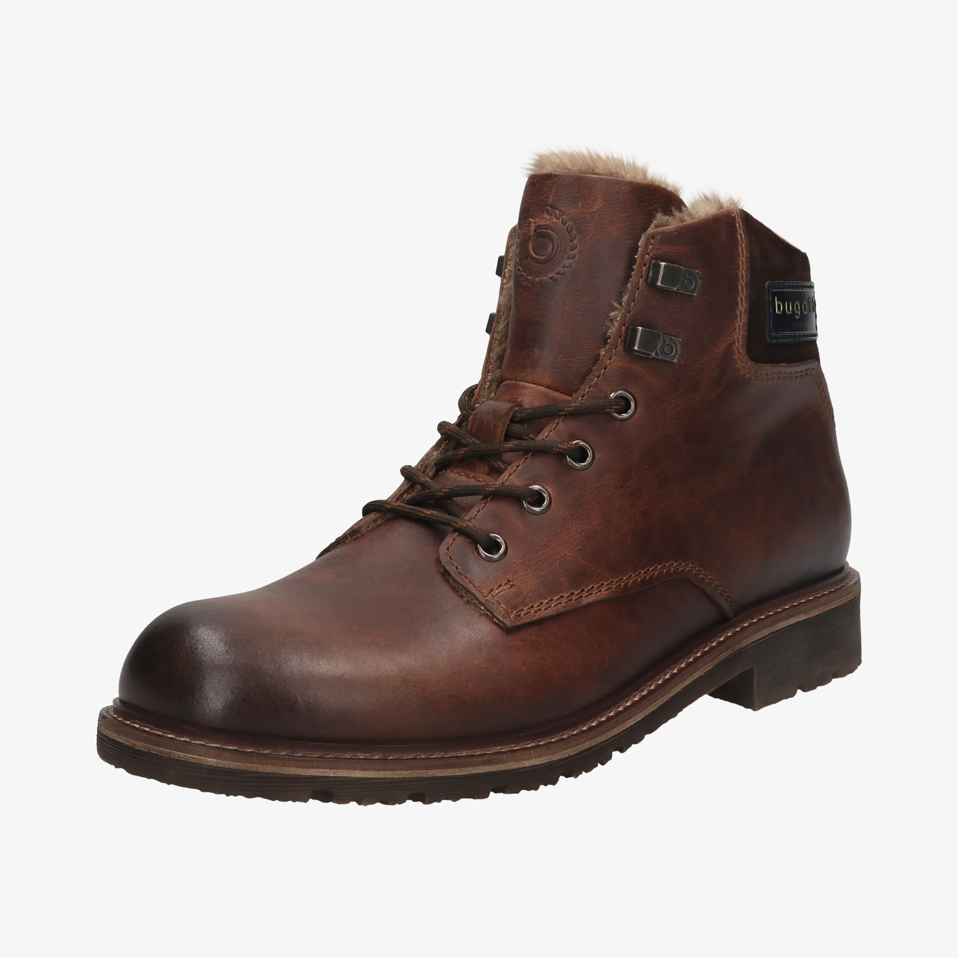 Robuster brauner Lederstiefel mit langlebiger Sohle und bequemer Passform in schräger Frontansicht