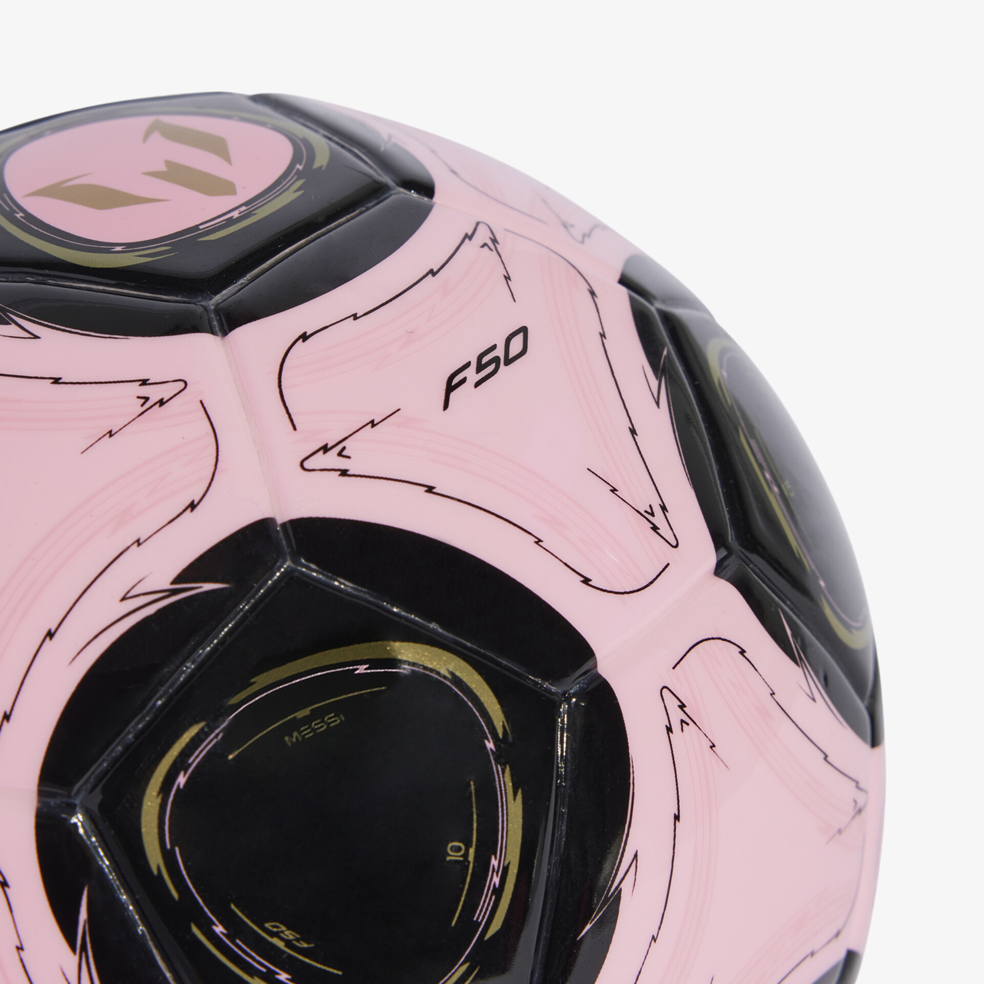 Modern gestalteter pink-schwarzer Fußball mit glänzender Oberfläche und dynamischem Design