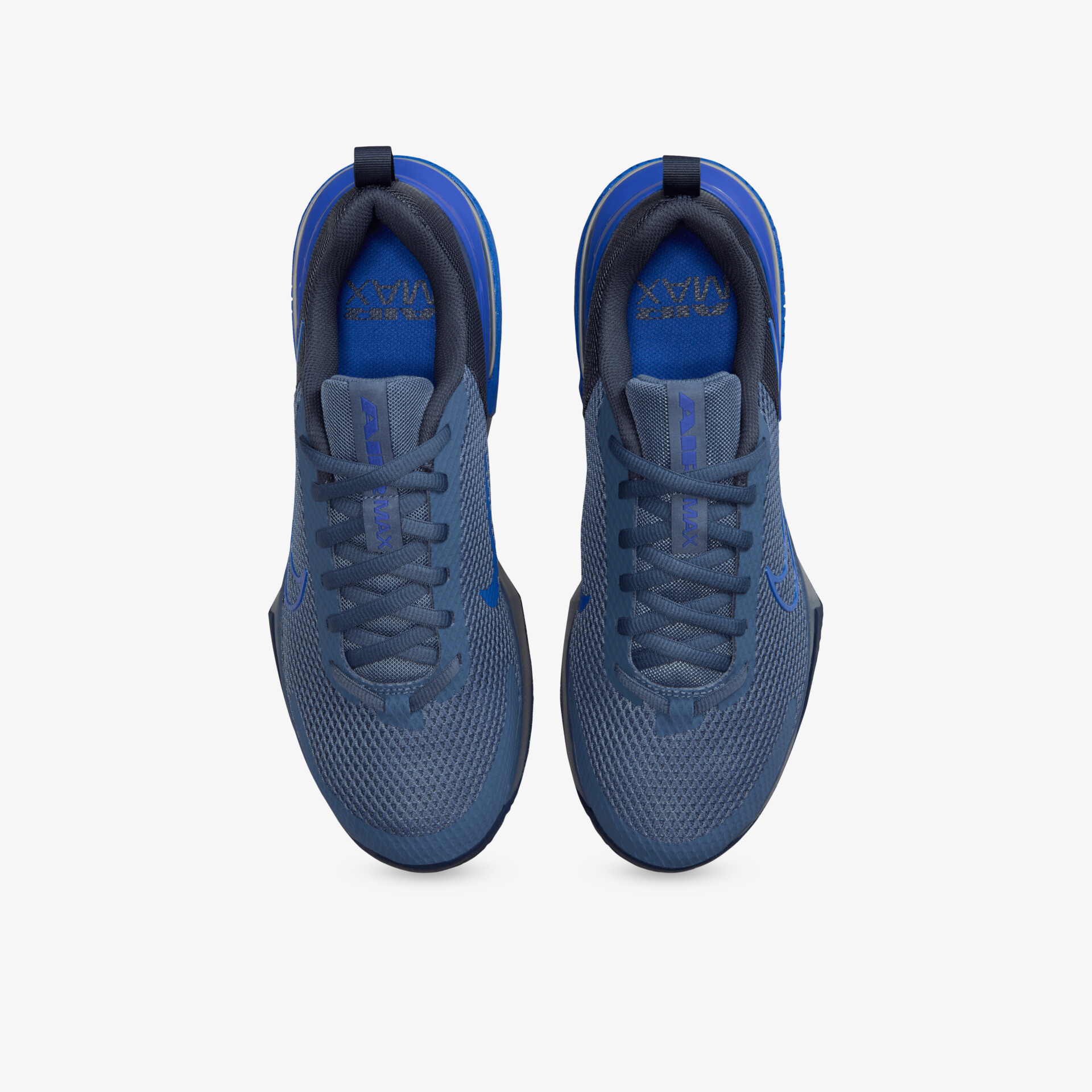 Leichte blaue Sportschuhe aus atmungsaktivem Material mit flexiblem Schnürsystem und gepolstertem Einstieg