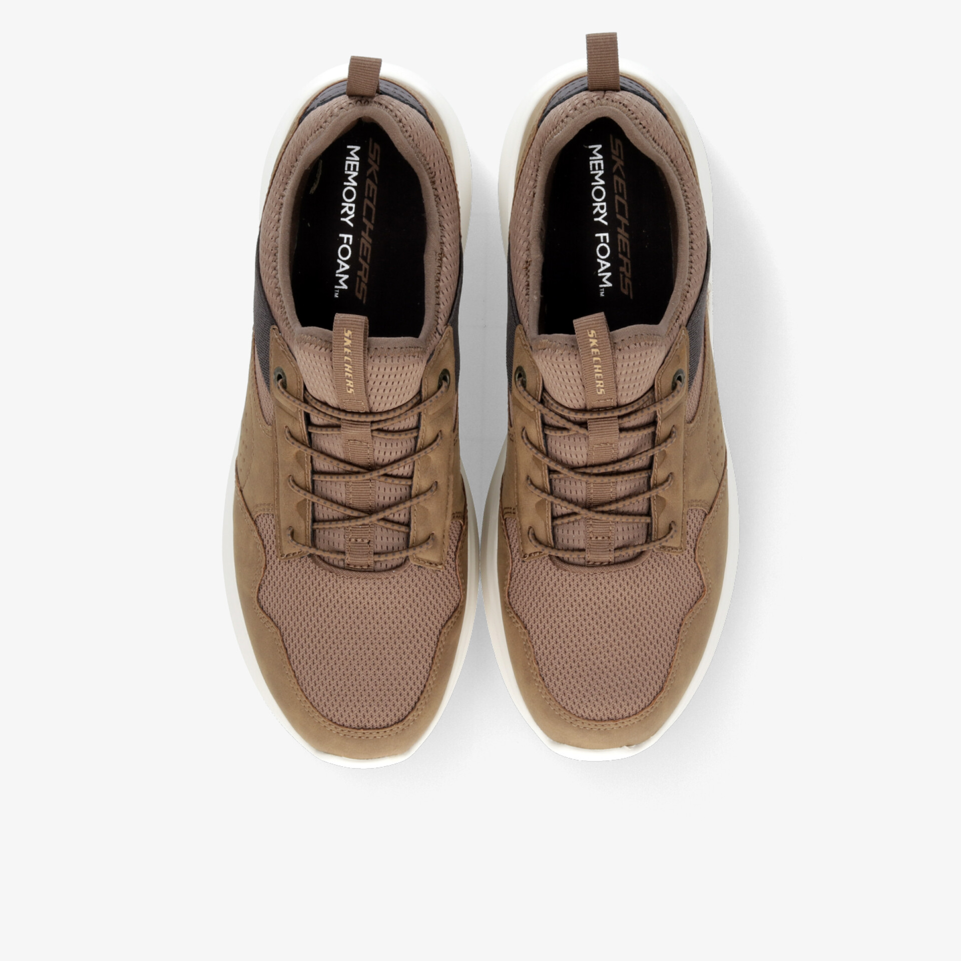 Beige Sneaker im Paar von oben gezeigt mit gepolstertem Schaft und atmungsaktivem Material für hohen Tragekomfort