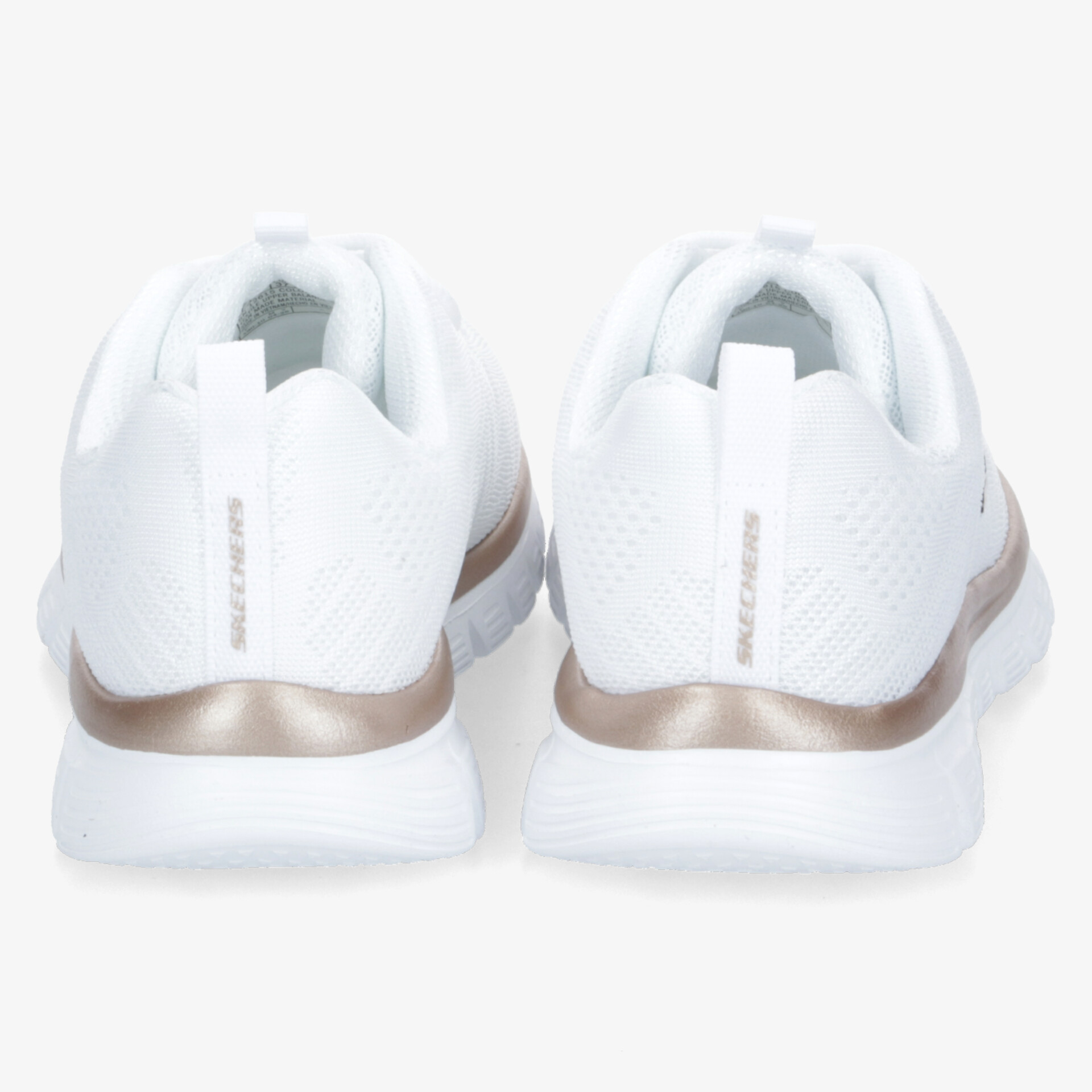 Rückansicht von weißen Sportschuhen mit gepolsterter Ferse und rutschfester Laufsohle für hohen Tragekomfort