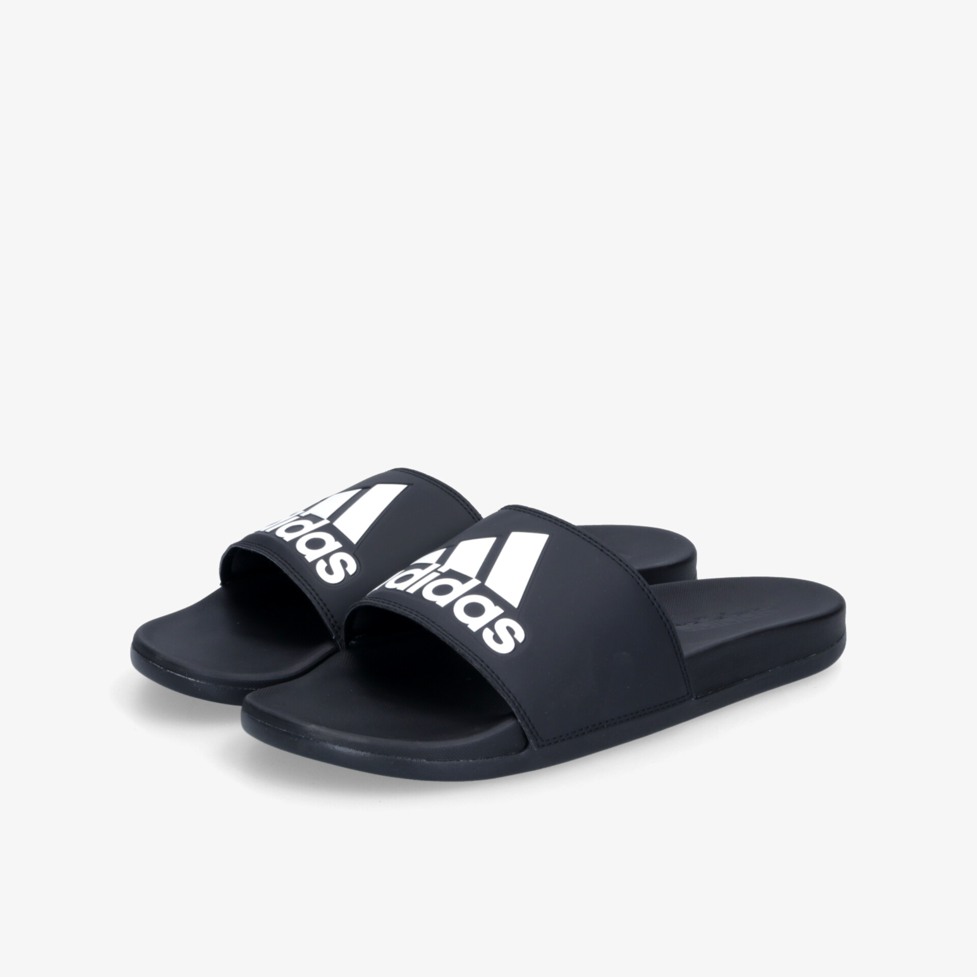 Schwarze adidas Badepantoletten mit weichem Riemen und bequemer Sohle, ideal für komfortablen Alltagsgebrauch