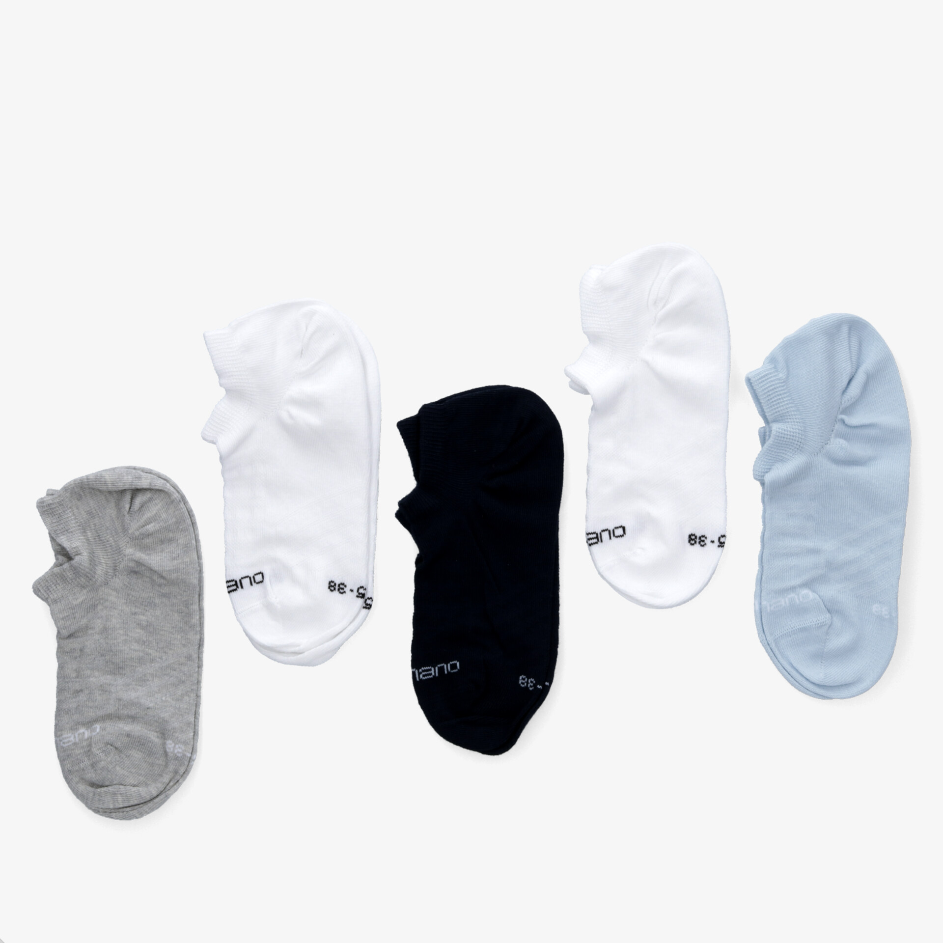 Set aus verschiedenen komfortablen und elastischen Fußsocken in mehreren Farben für Alltag und Sport