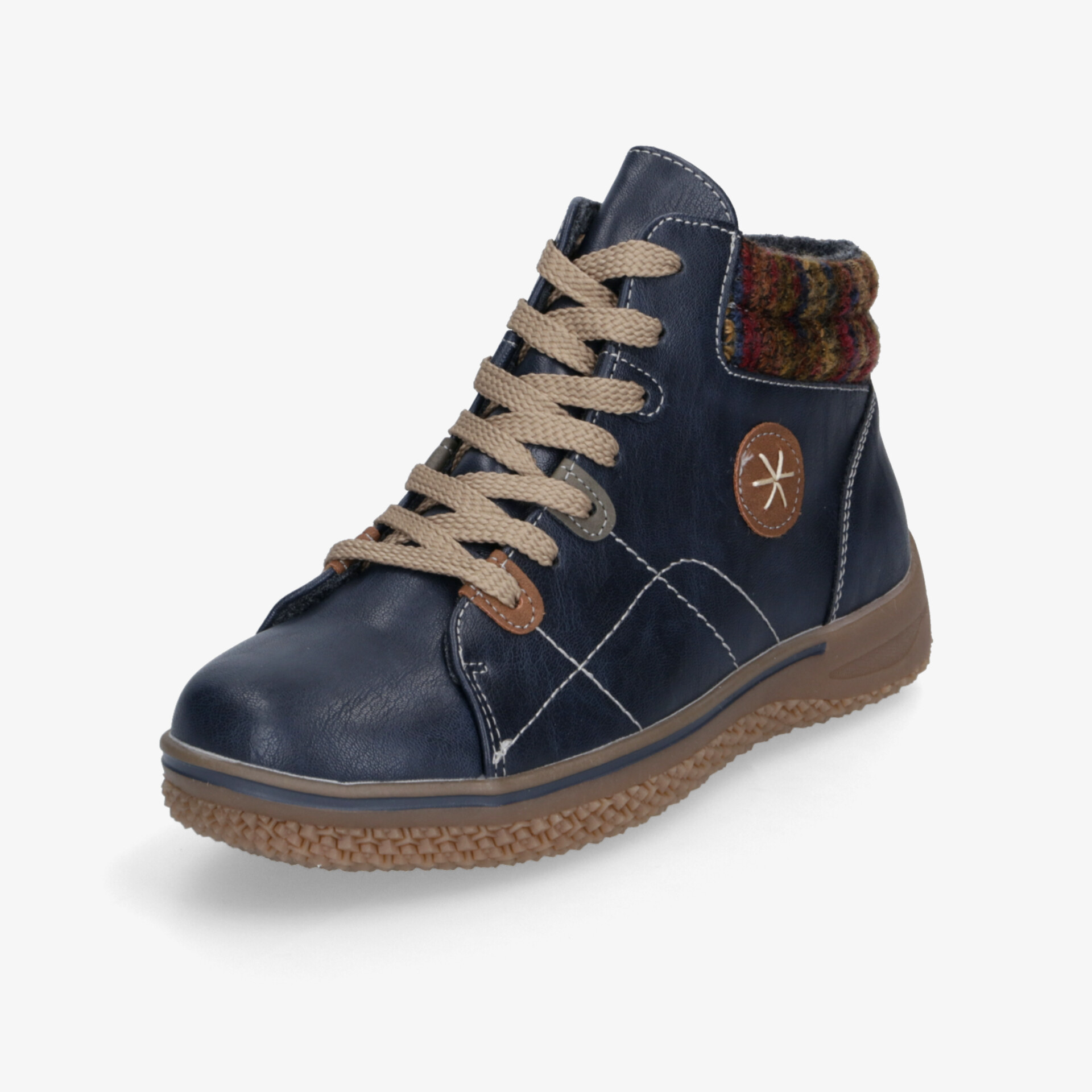Blauer Sneaker aus Leder mit bequemer Passform und gepolstertem Schaftrand in modischer 3/4 Ansicht