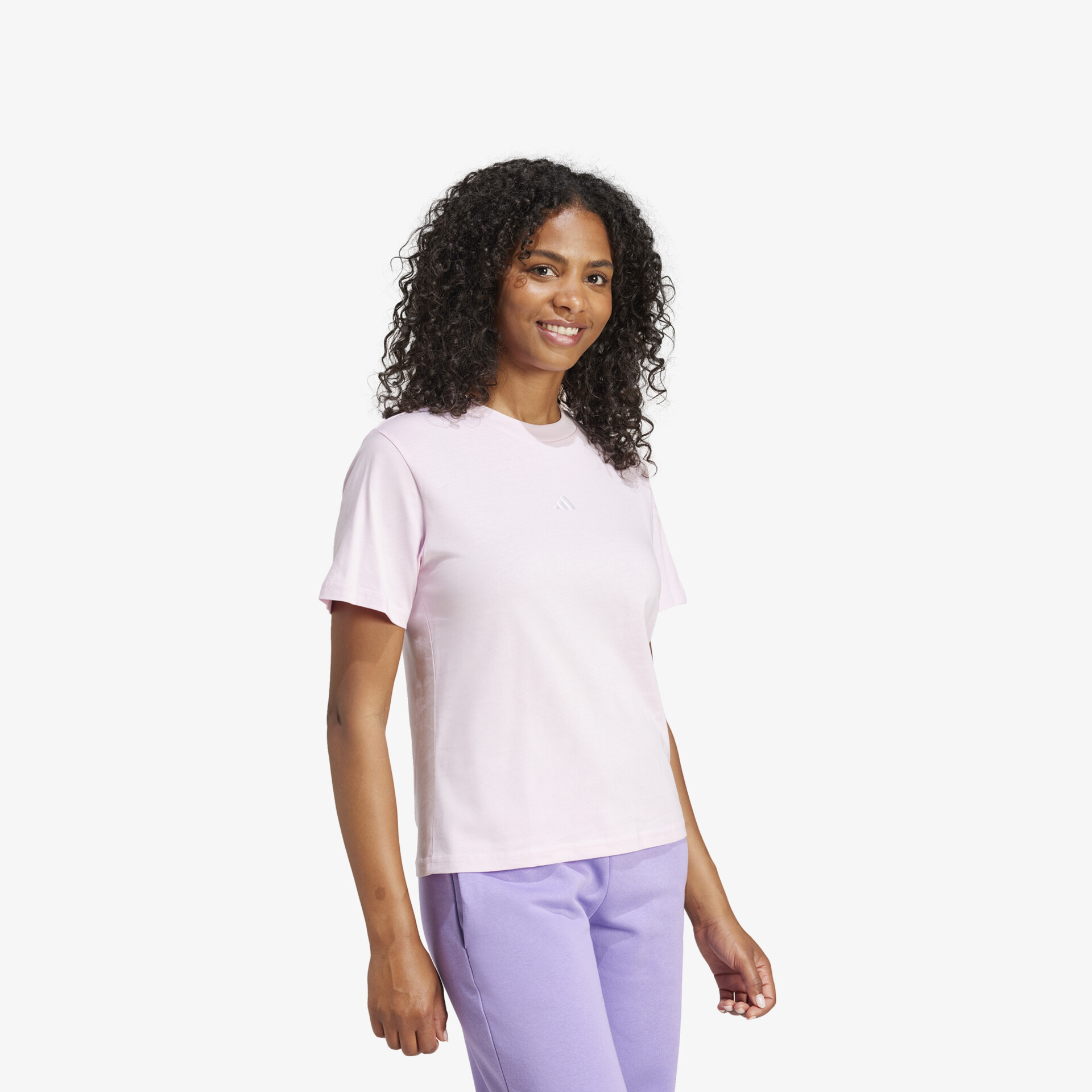 Lässige lila Hose vorne sichtbar, bequem geschnitten, ideal für entspannte Freizeitlooks