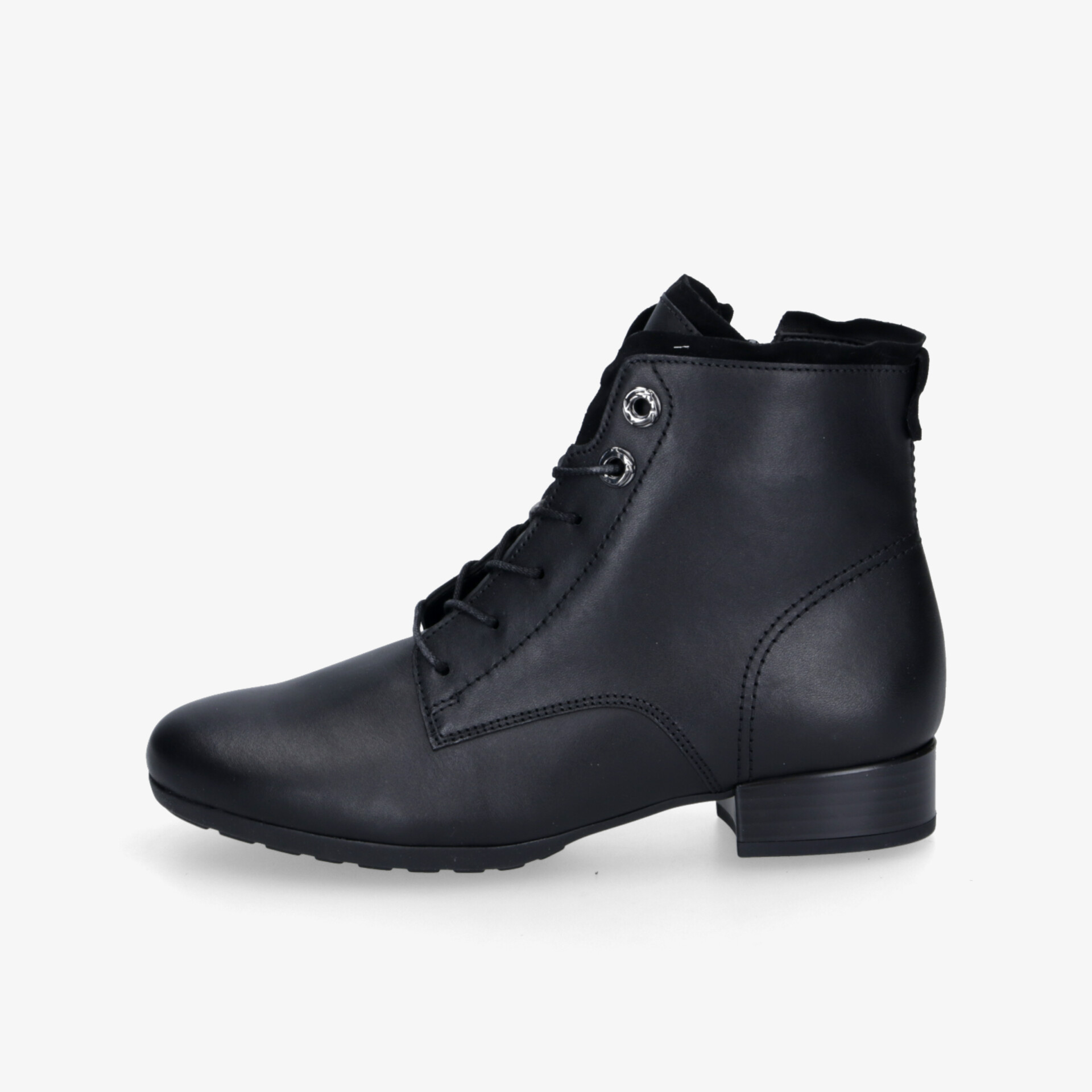 Schwarzer Lederstiefel in klarer seitlicher Ansicht, mit Schnürung, robust und bequem für vielseitigen Einsatz