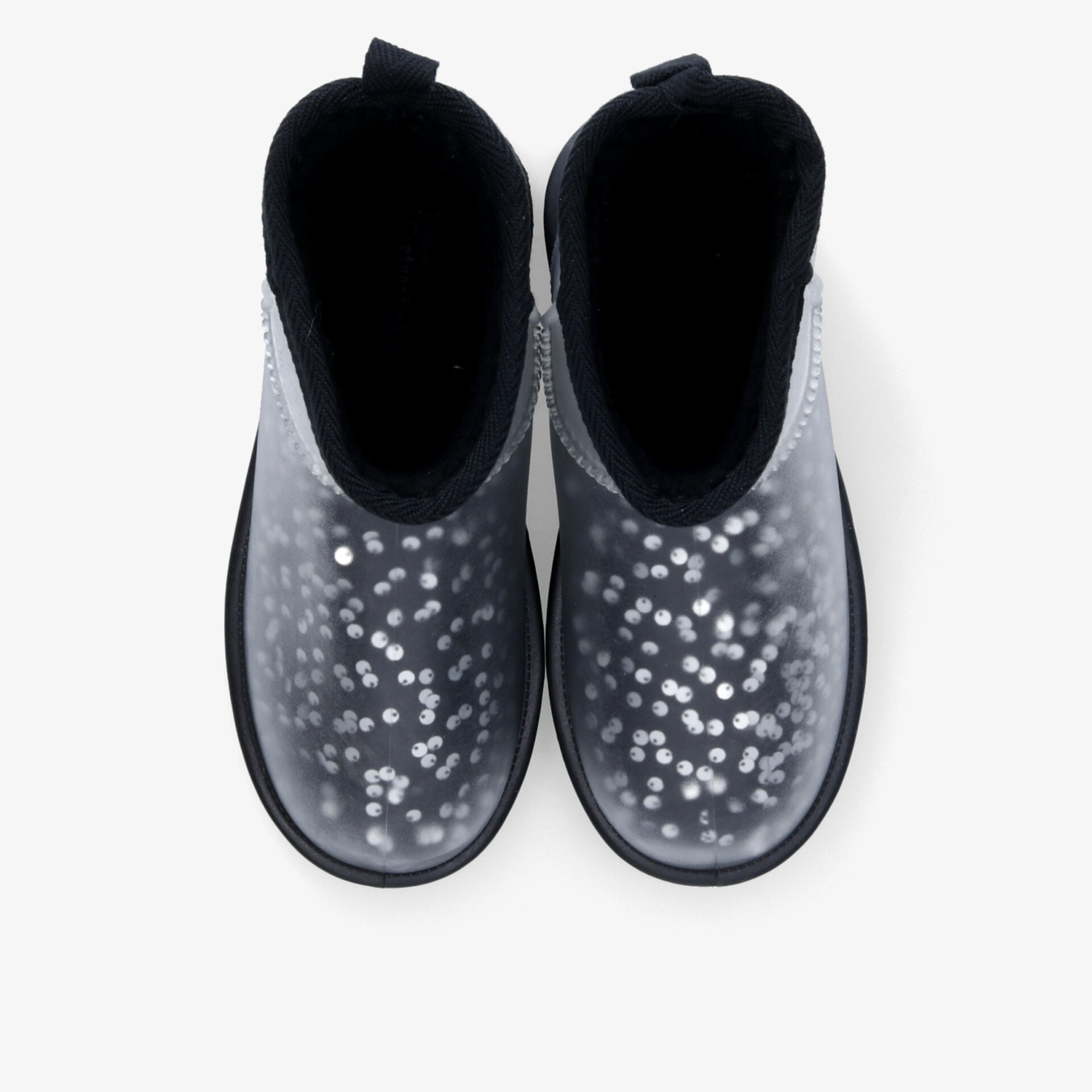 Stilvolle Schuhe mit gepunktetem Design, bequemer Passform und wasserdichter Oberfläche, ideal für jedes Wetter.