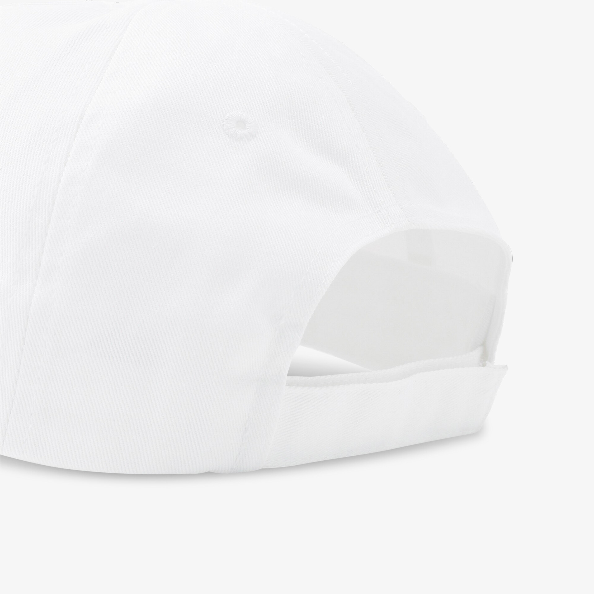 Weiße Baseballkappe mit verstellbarem Riemen, ideal für vielseitige Alltagslooks.