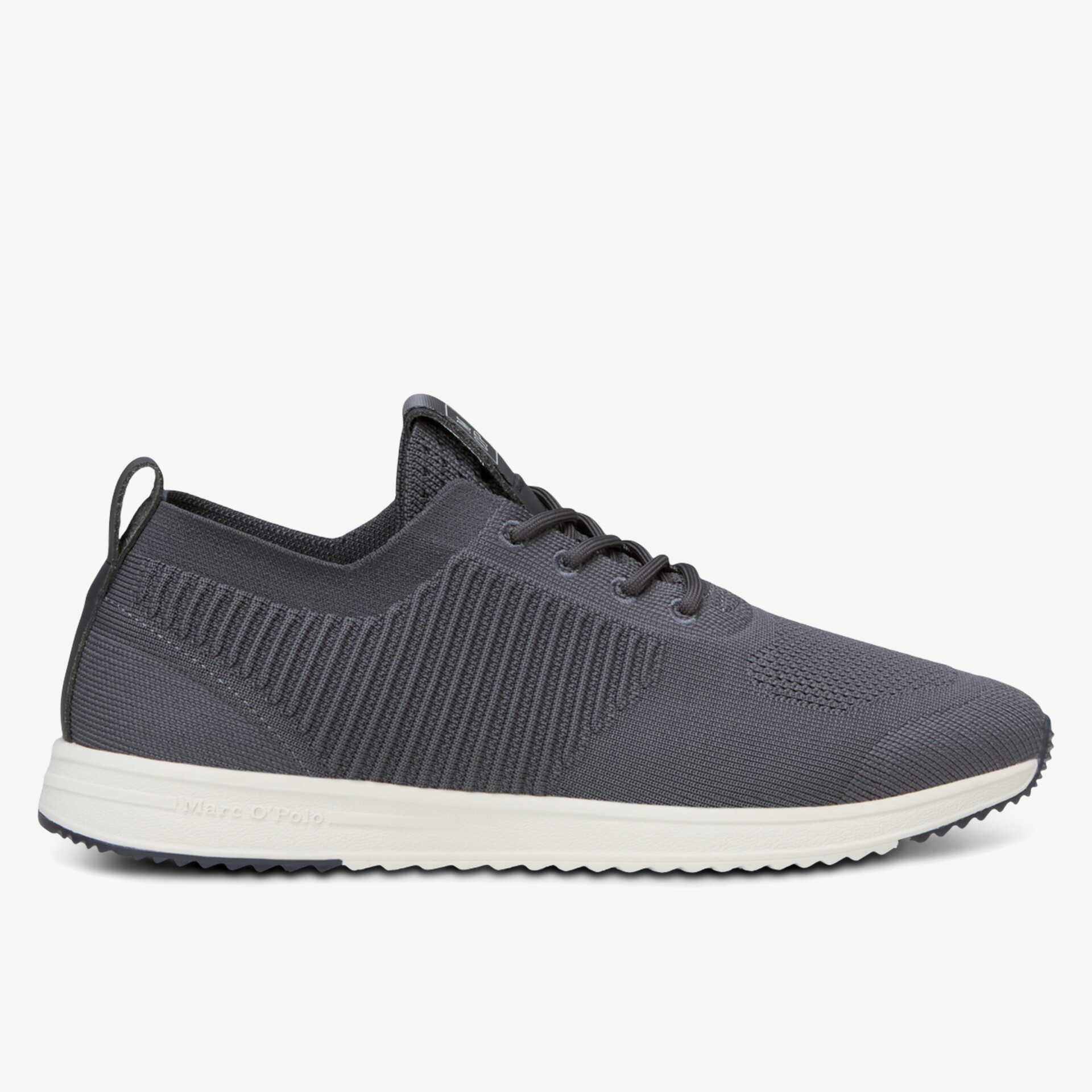 Moderner leichter Sneaker mit atmungsaktivem Obermaterial und flexibler Sohle für hohen Tragekomfort