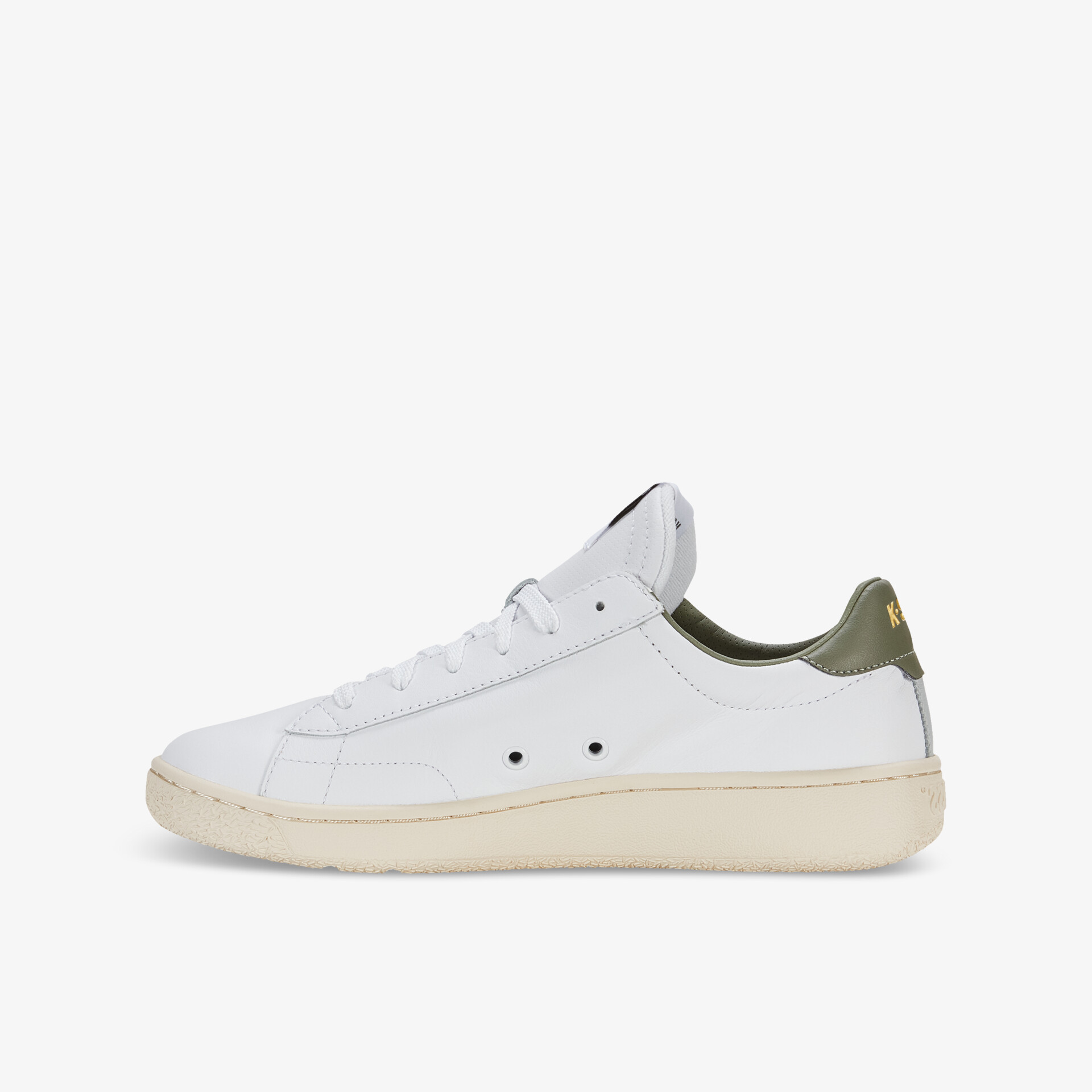 Eleganter weißer Sneaker mit grünen Akzenten und bequemer Sohle in seitlicher Ansicht.