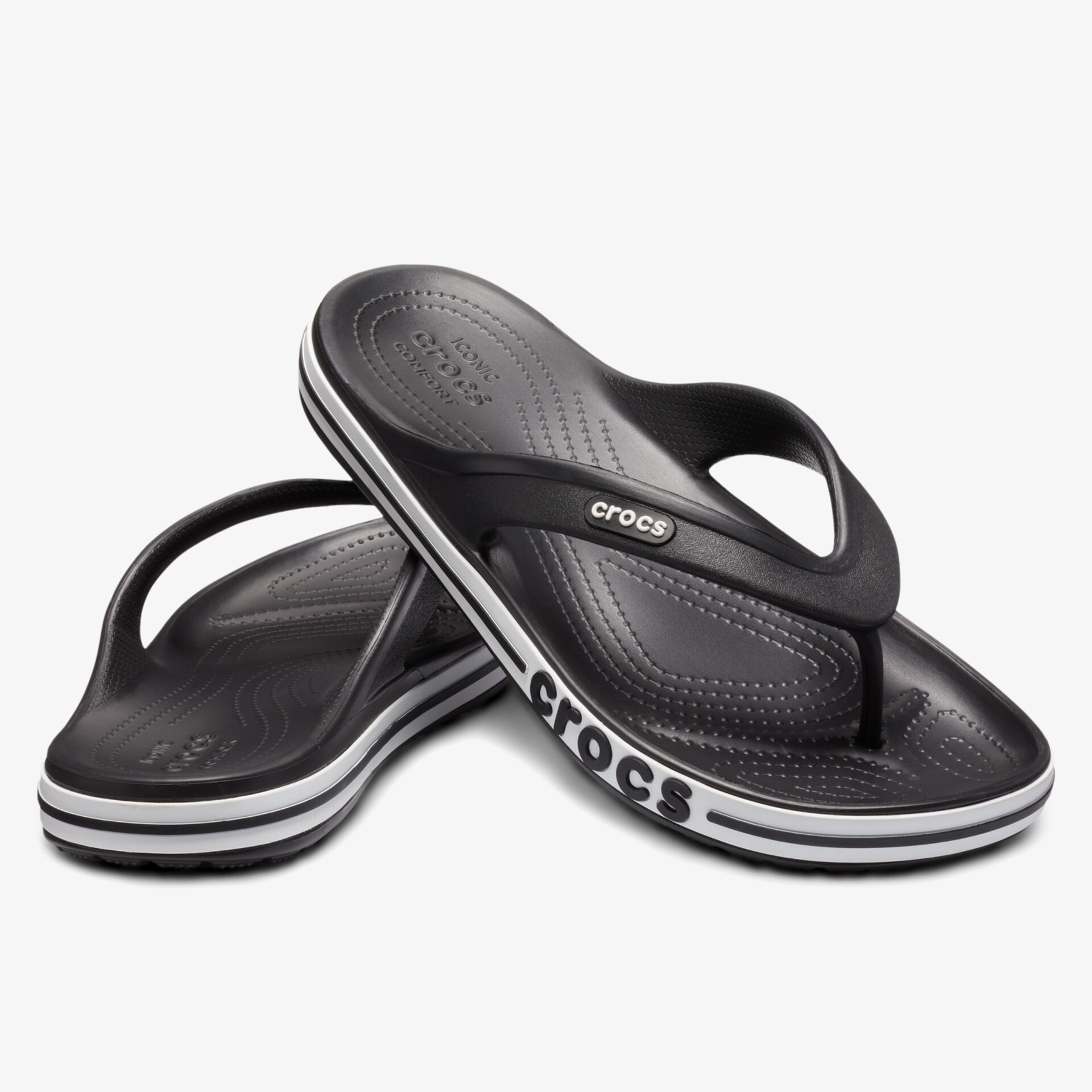 Schwarze leichte Sandalen mit rutschfester Sohle und komfortablem Fußbett, ideal für Freizeit und Strand