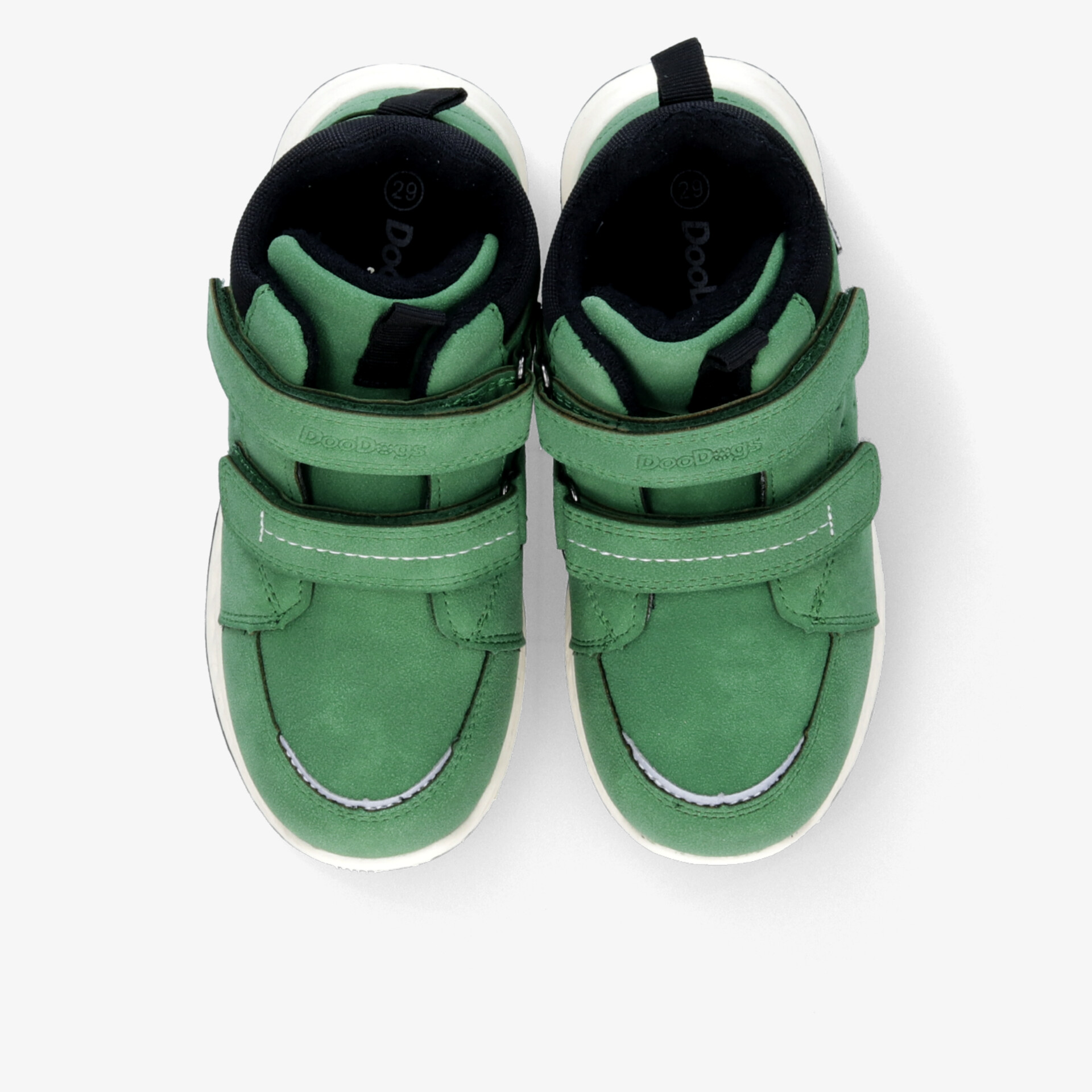 Bequemes grünes Sneaker-Paar mit praktischen Klettverschlüssen und robuster Sohle aus weichem Material