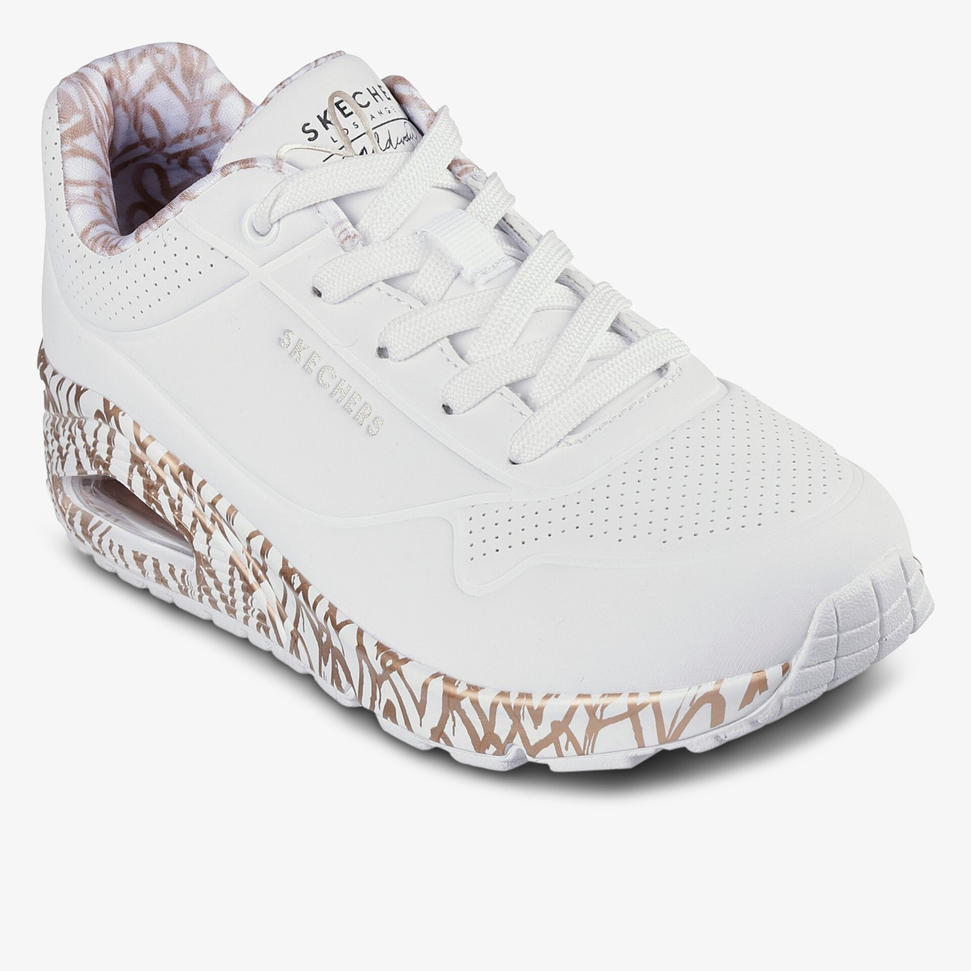 Sportliche, weiße Schuhe mit auffälliger Sohle und modischem Muster für einen einzigartigen Look.