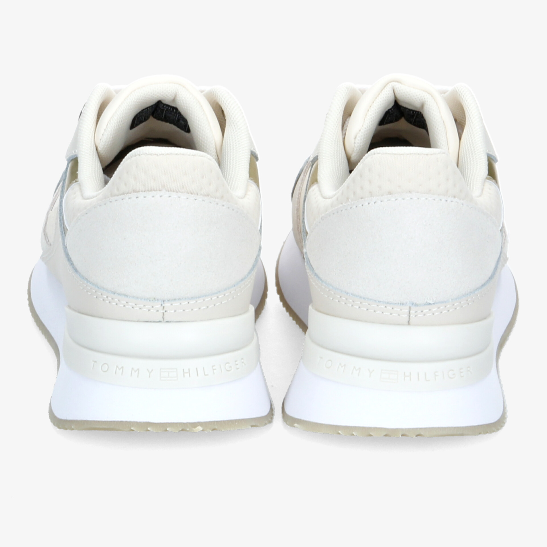 Elegante, vielseitige weiße Sneaker mit modernem Design und bequemer Passform, ideal für jeden Anlass.