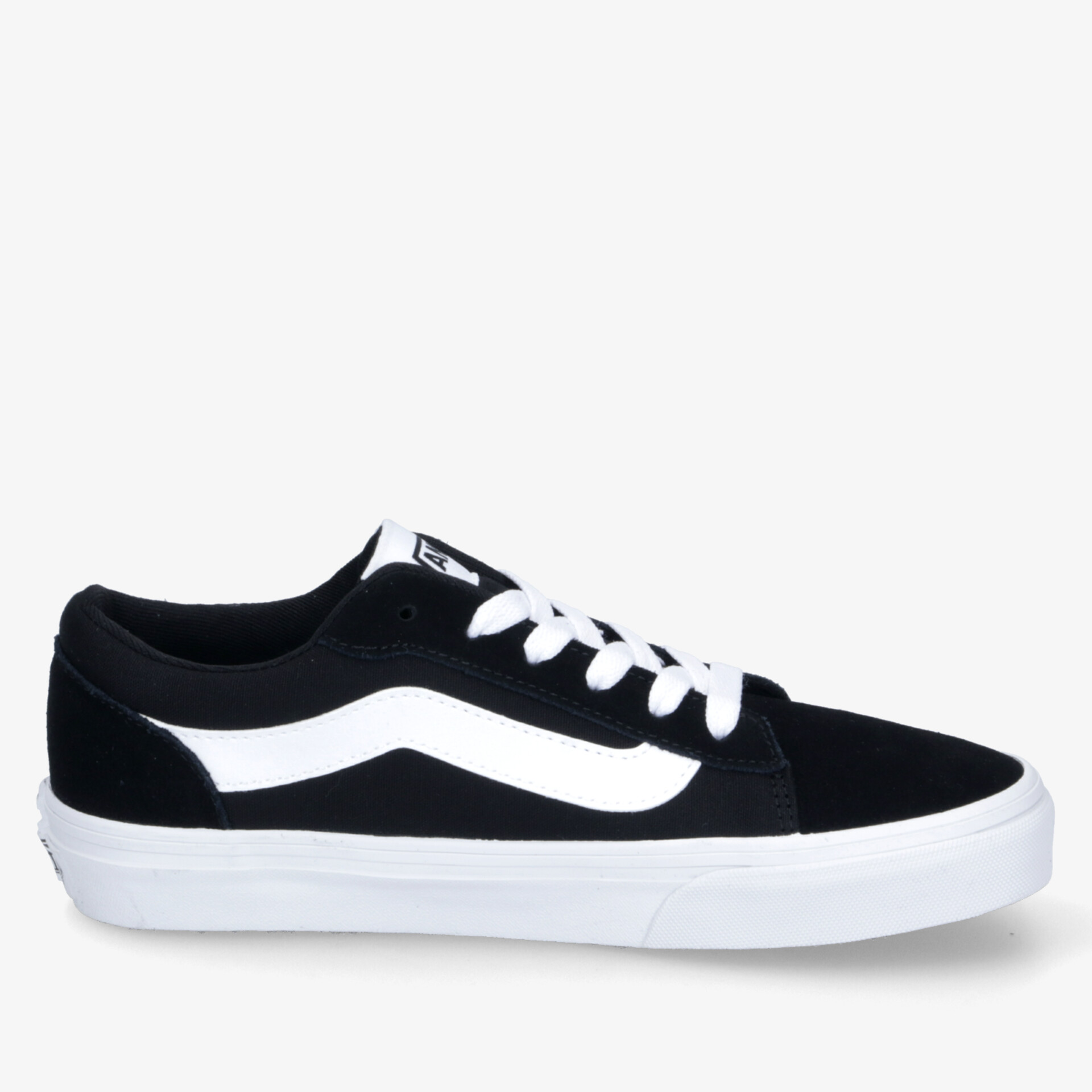 Schwarzer Sneaker mit weißer Sohle und Schnürsenkeln in klarer Seitenansicht, vielseitig und bequem