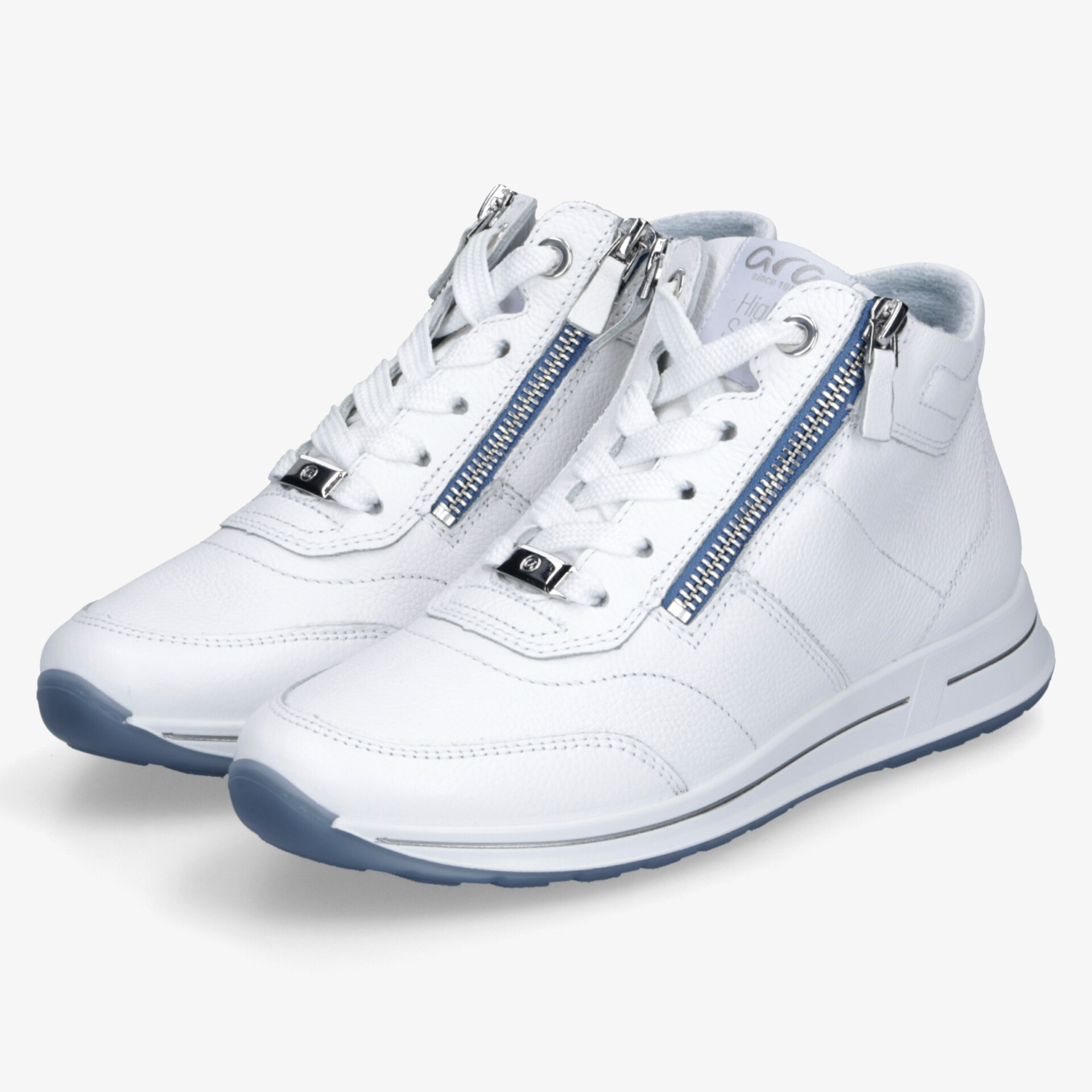 Moderner weißer Sneaker mit praktischem Reißverschluss und komfortabler Polsterung für sportlichen Stil.