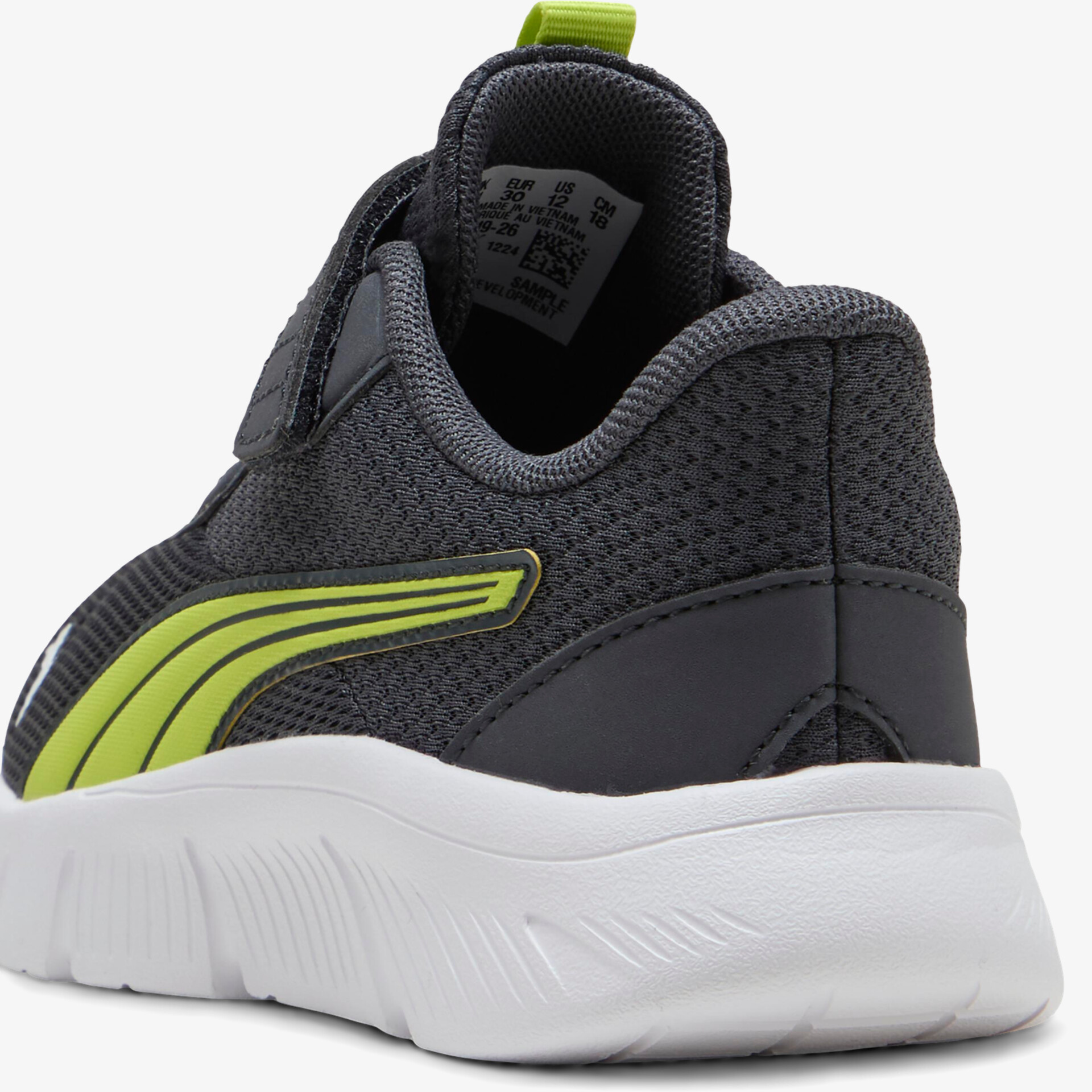 Sportiver Schuh mit bequemer Passform, atmungsaktivem Obermaterial und robuster, rutschfester Sohle