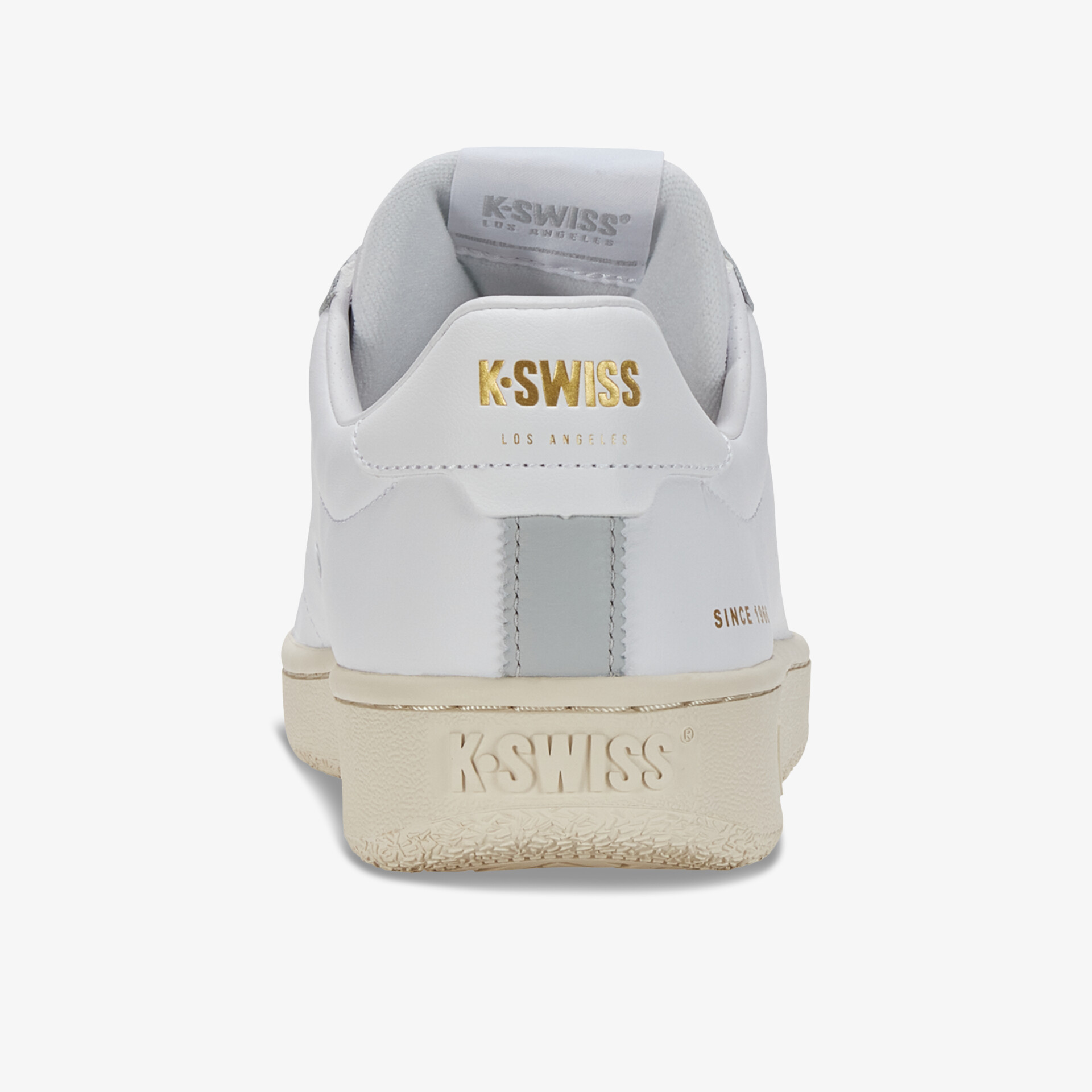 Weißer Sneaker von K-Swiss mit goldenen Akzenten und geprägtem Logo auf der Ferse. Perfekt für Alltag und Freizeit.