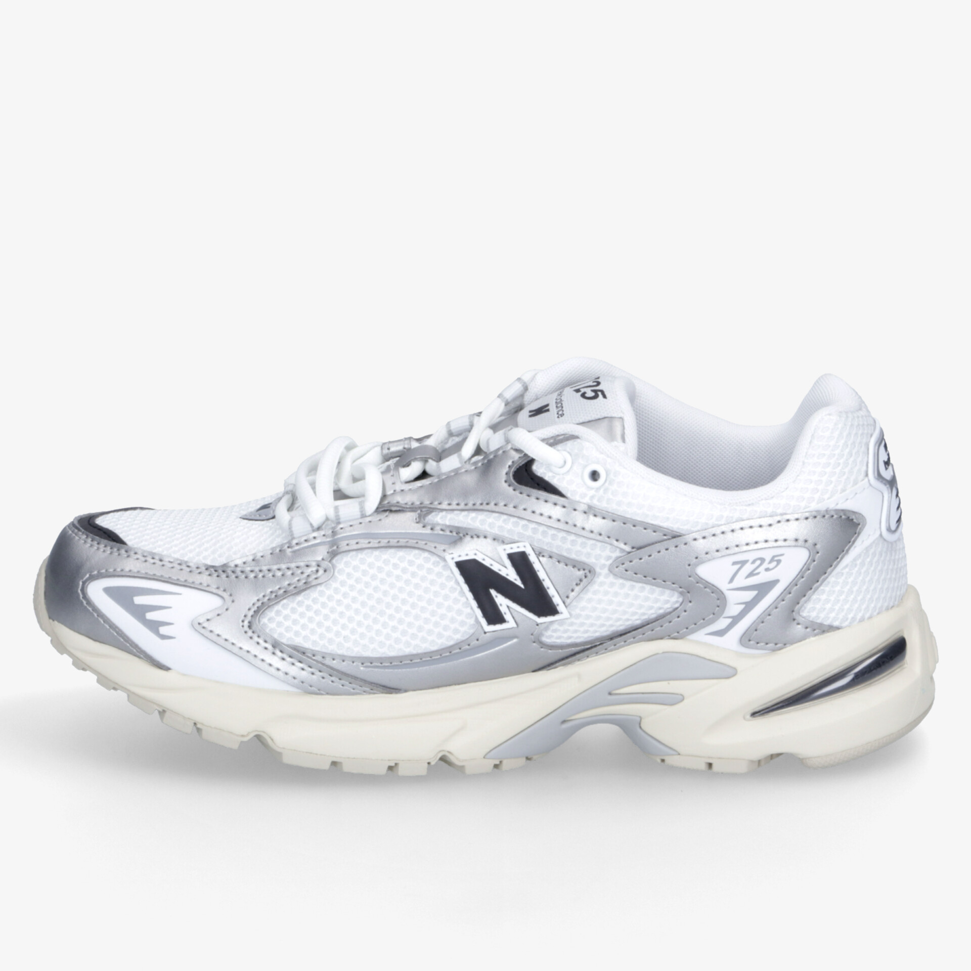 Moderner silber-weißer Laufschuh mit stützender Zwischensohle und atmungsaktivem Material