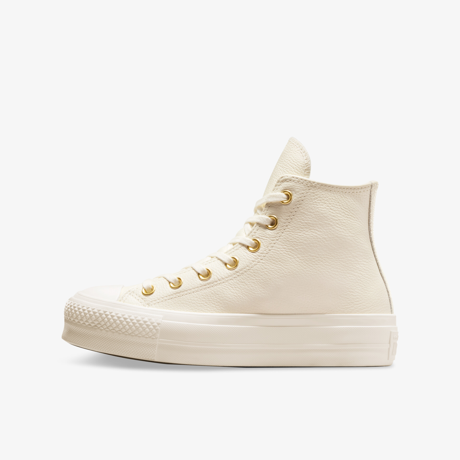 Seitliche Ansicht eines hochwertigen beigen Sneakers mit robuster Sohle und klassischer Schnürung für guten Tragekomfort