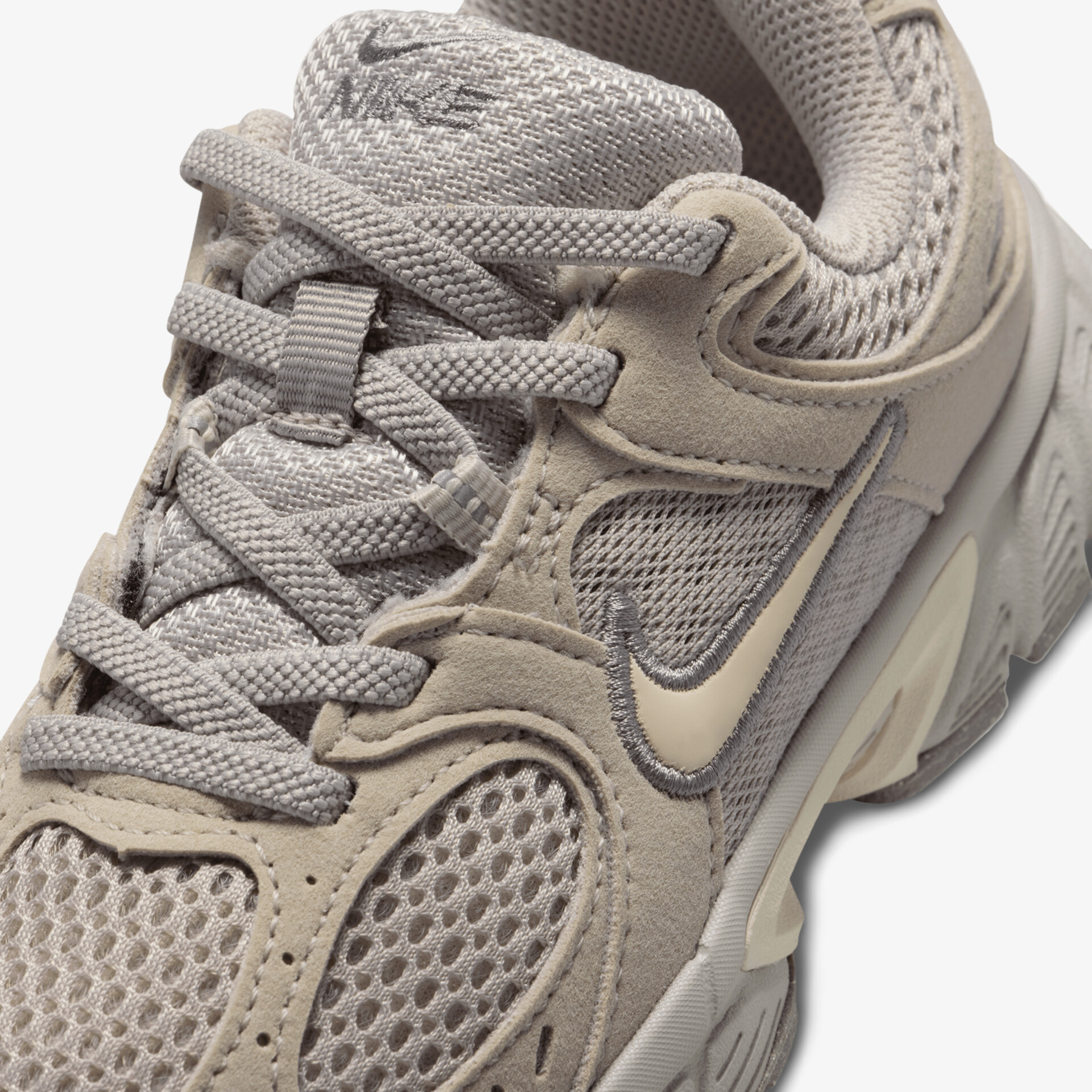 Bequemer und stilvoller Sneaker mit atmungsaktivem Obermaterial und strapazierfähiger Konstruktion.