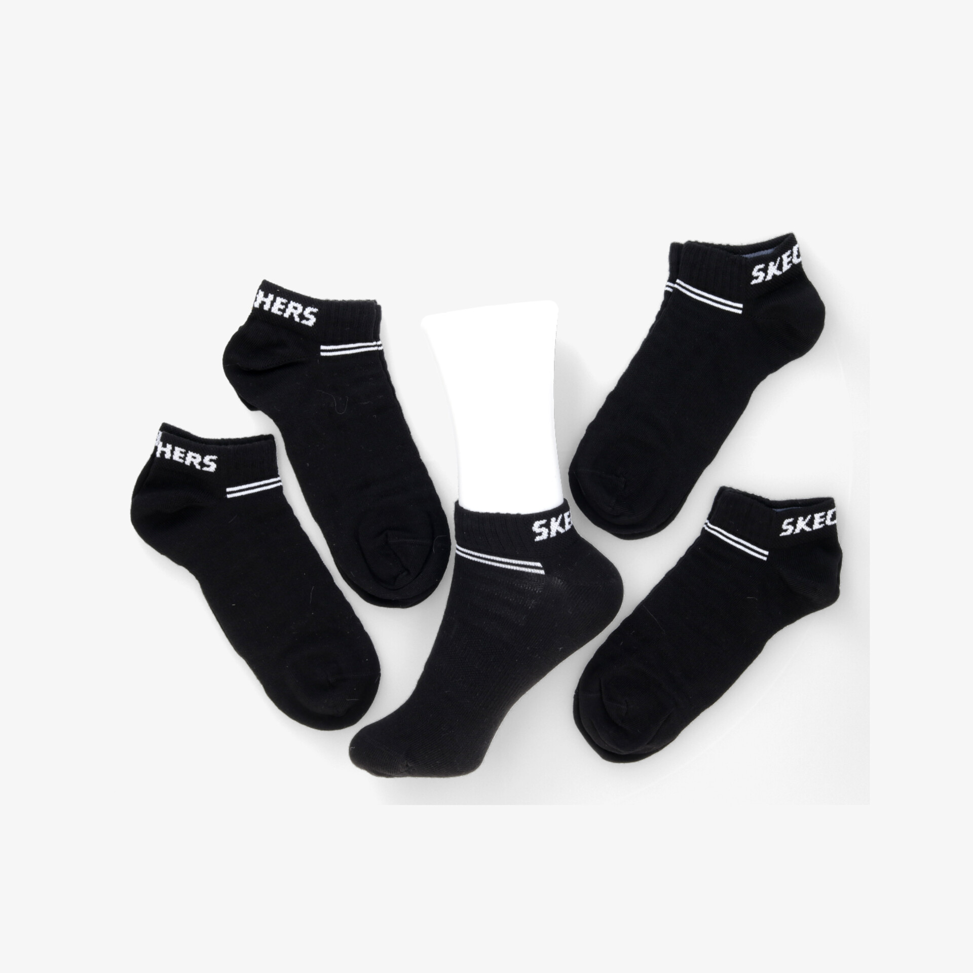 Set mit fünf atmungsaktiven, elastischen und komfortablen schwarzen Sportsocken mit sicherem Sitz